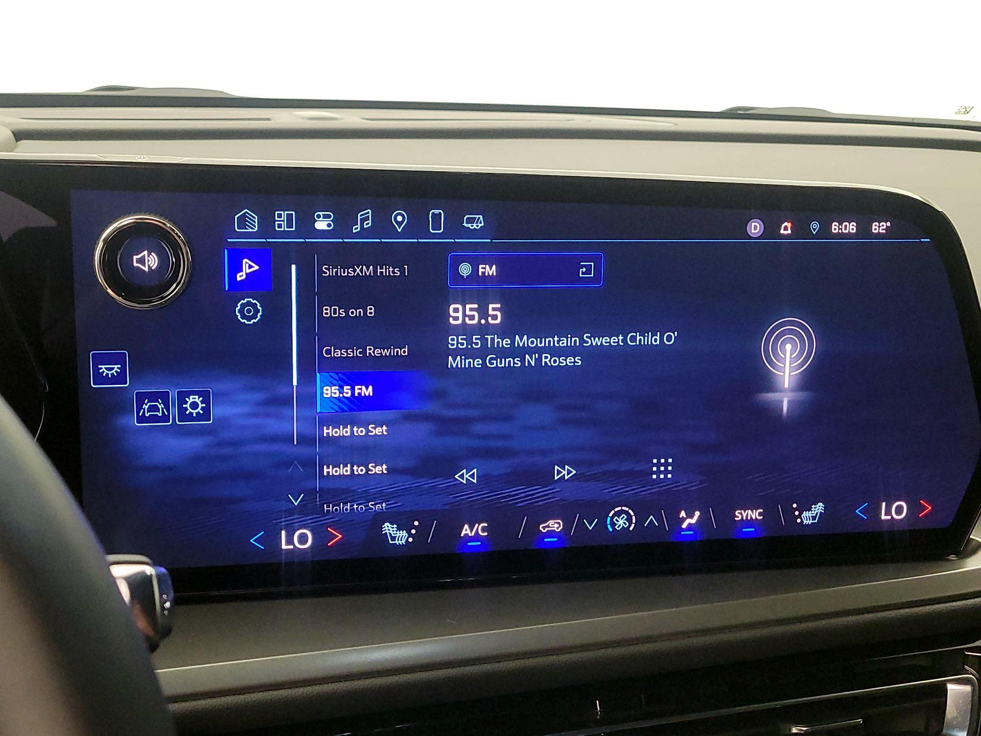 Thumbnail: 2025 Chevrolet Traverse - 15