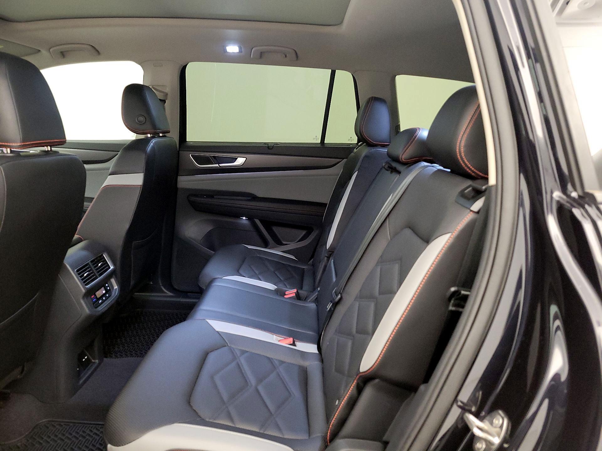 Thumbnail: 2024 Volkswagen Atlas - 20