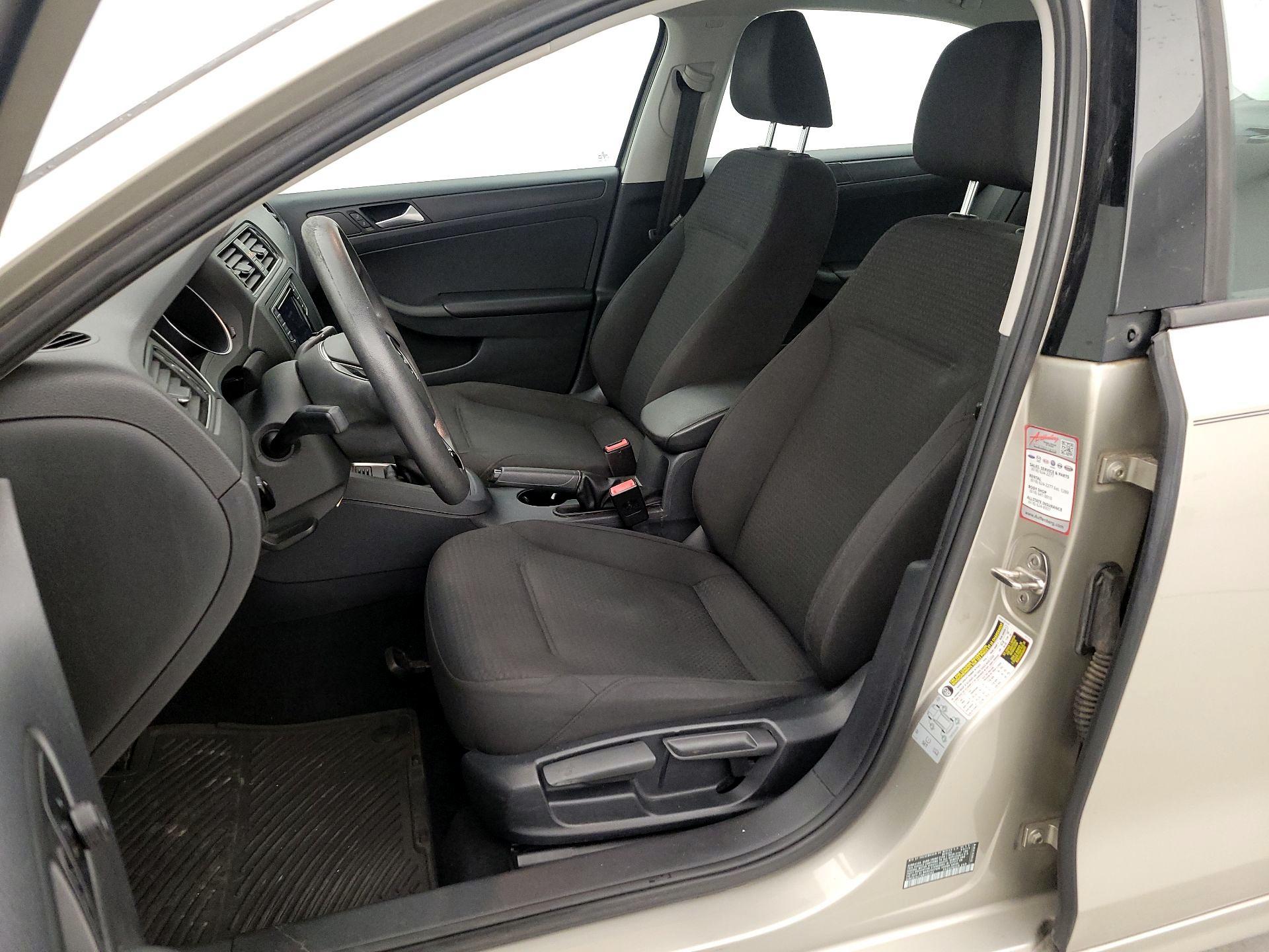 Thumbnail: 2016 Volkswagen Jetta - 11