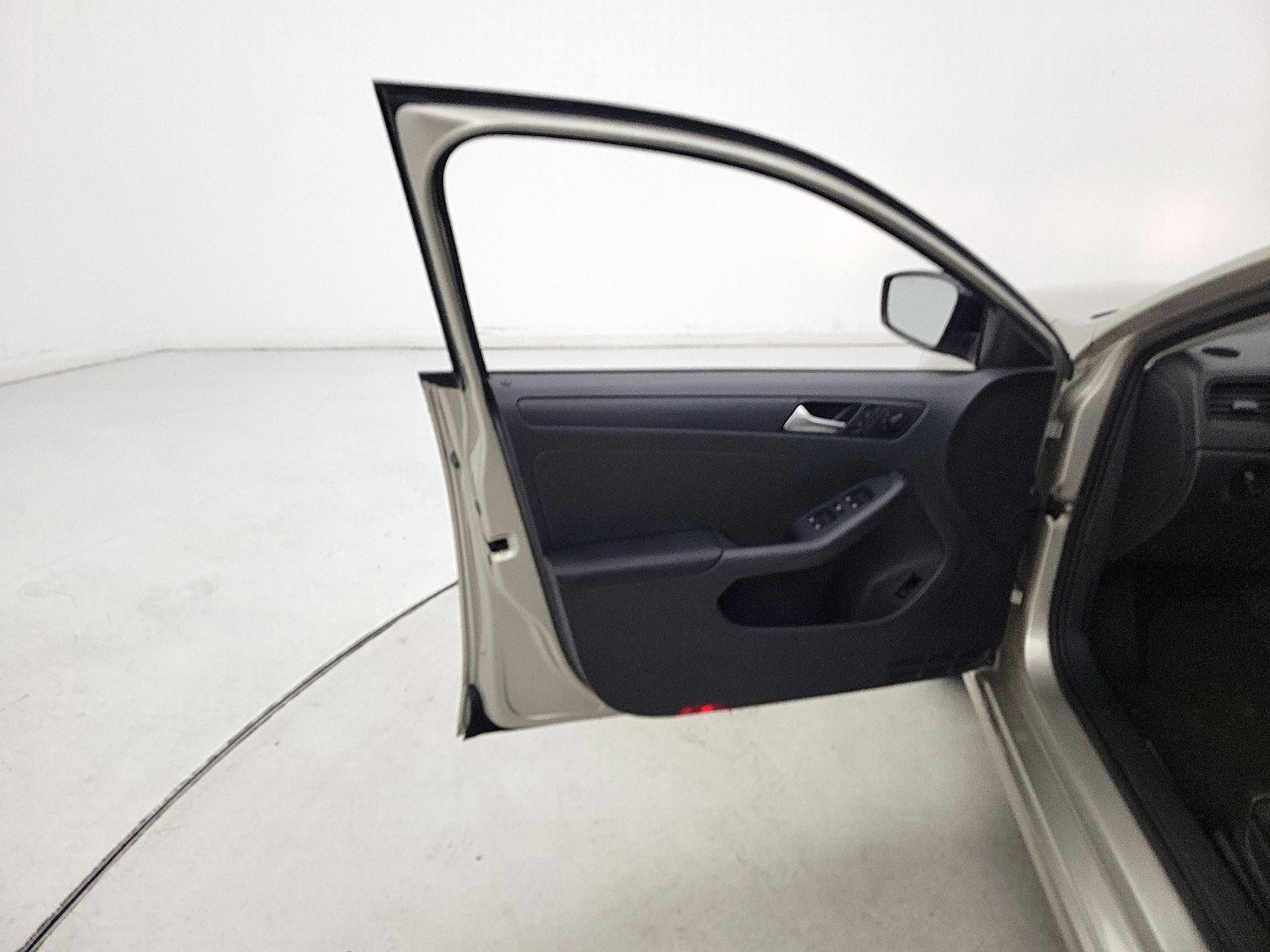 Thumbnail: 2016 Volkswagen Jetta - 12