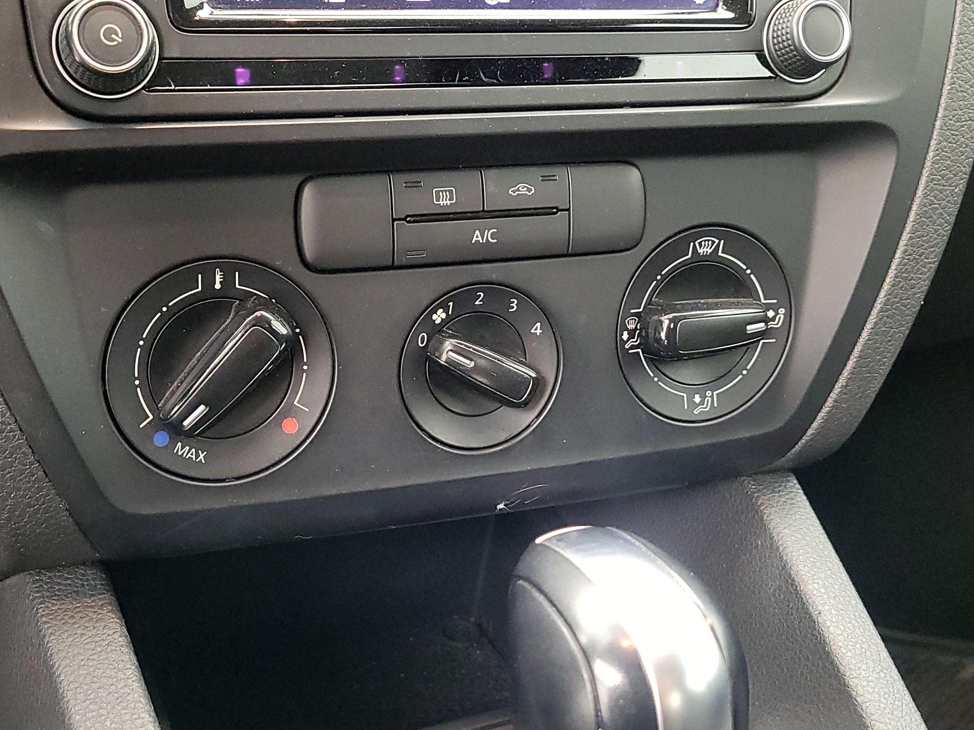 Thumbnail: 2016 Volkswagen Jetta - 16