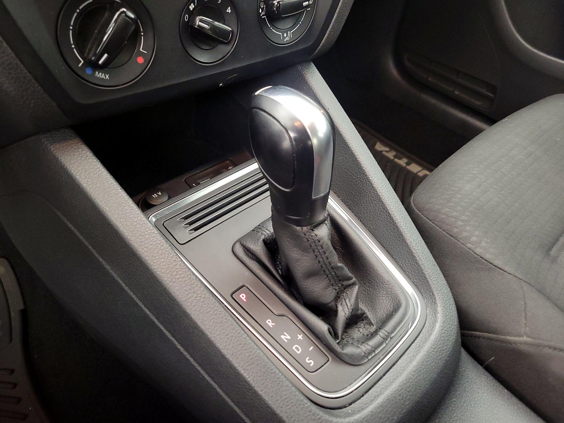 Thumbnail: 2016 Volkswagen Jetta - 17