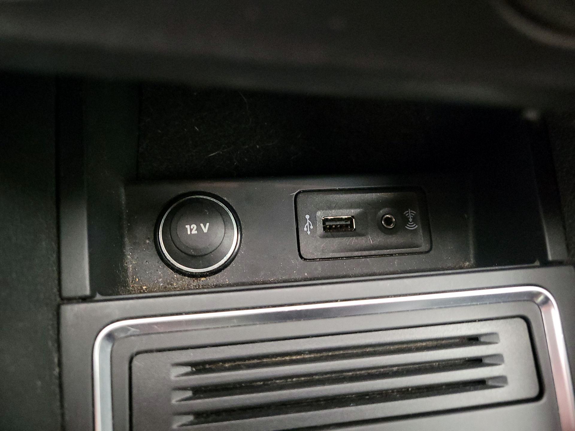 Thumbnail: 2016 Volkswagen Jetta - 18