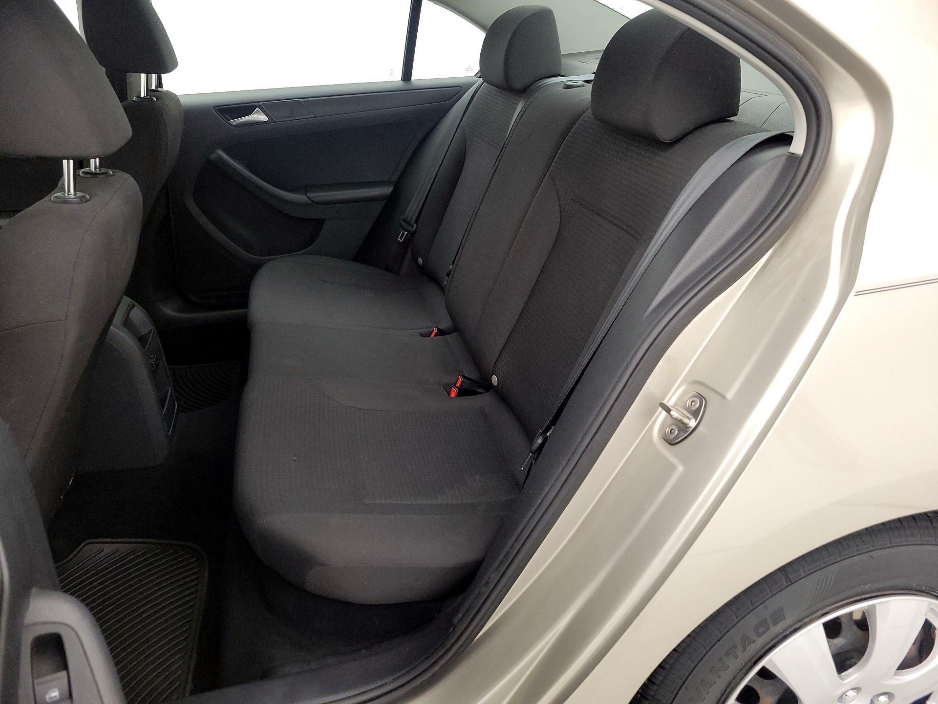 Thumbnail: 2016 Volkswagen Jetta - 19