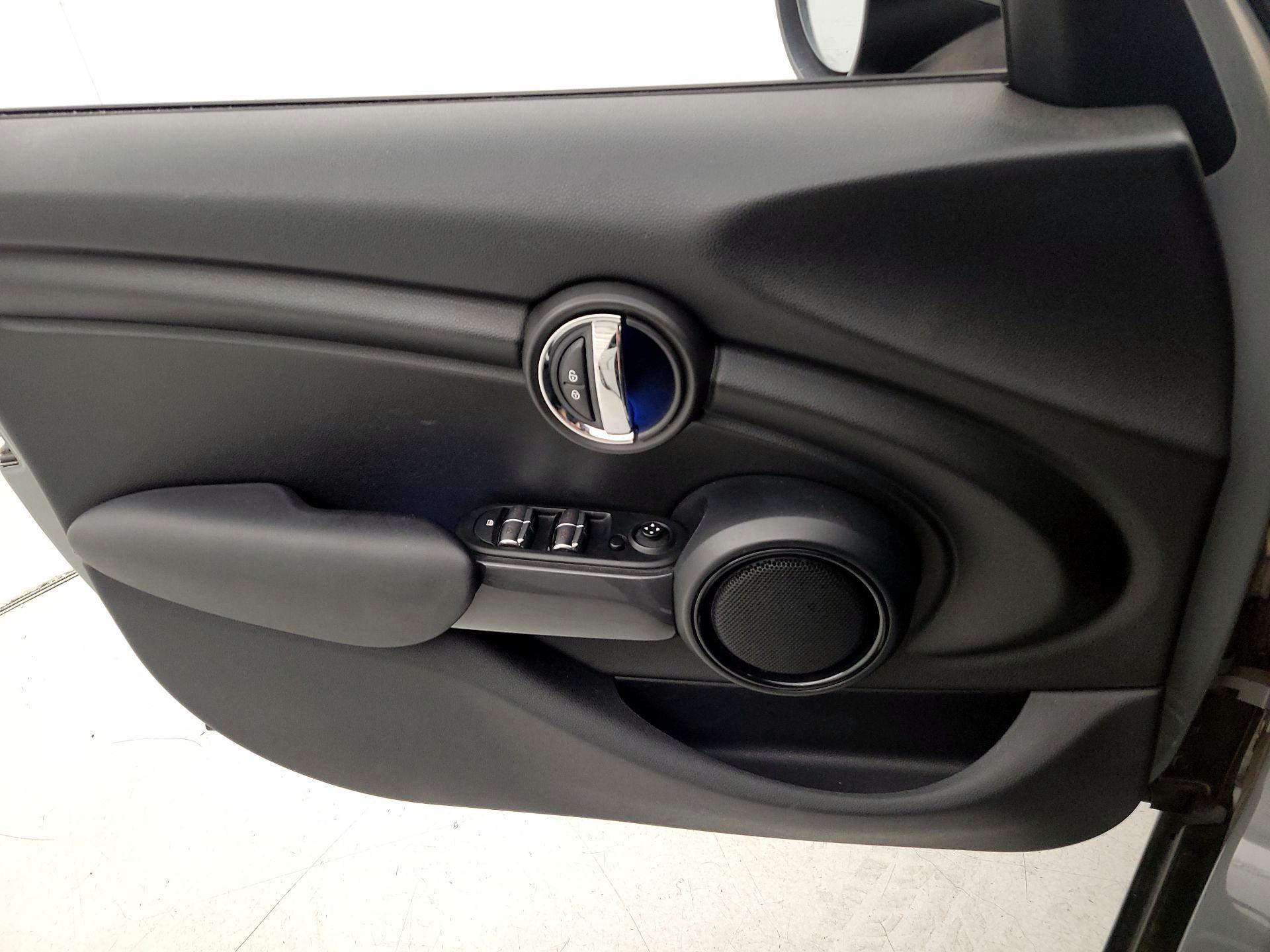 Thumbnail: 2016 MINI Cooper Hardtop - 12