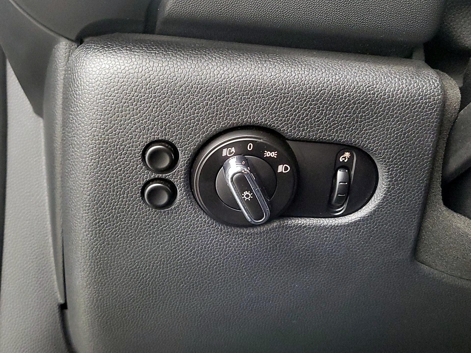 Thumbnail: 2016 MINI Cooper Hardtop - 13