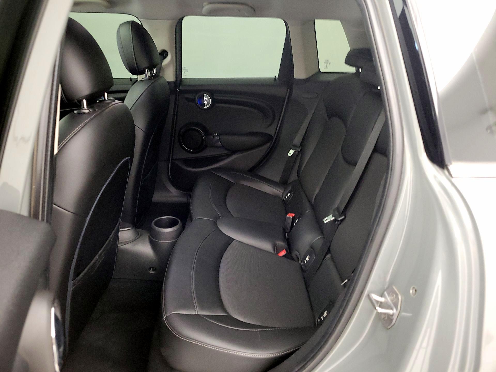 Thumbnail: 2016 MINI Cooper Hardtop - 19