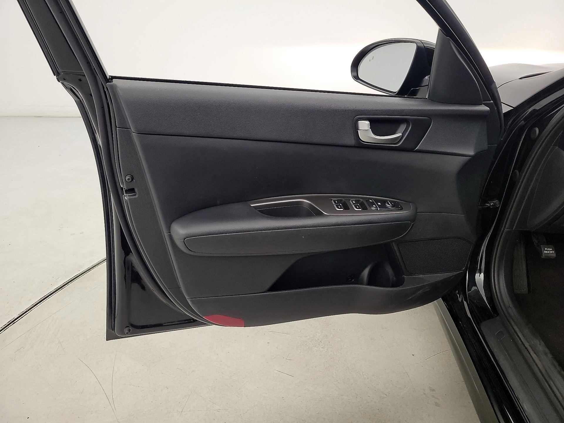 Thumbnail: 2019 Kia Optima - 12