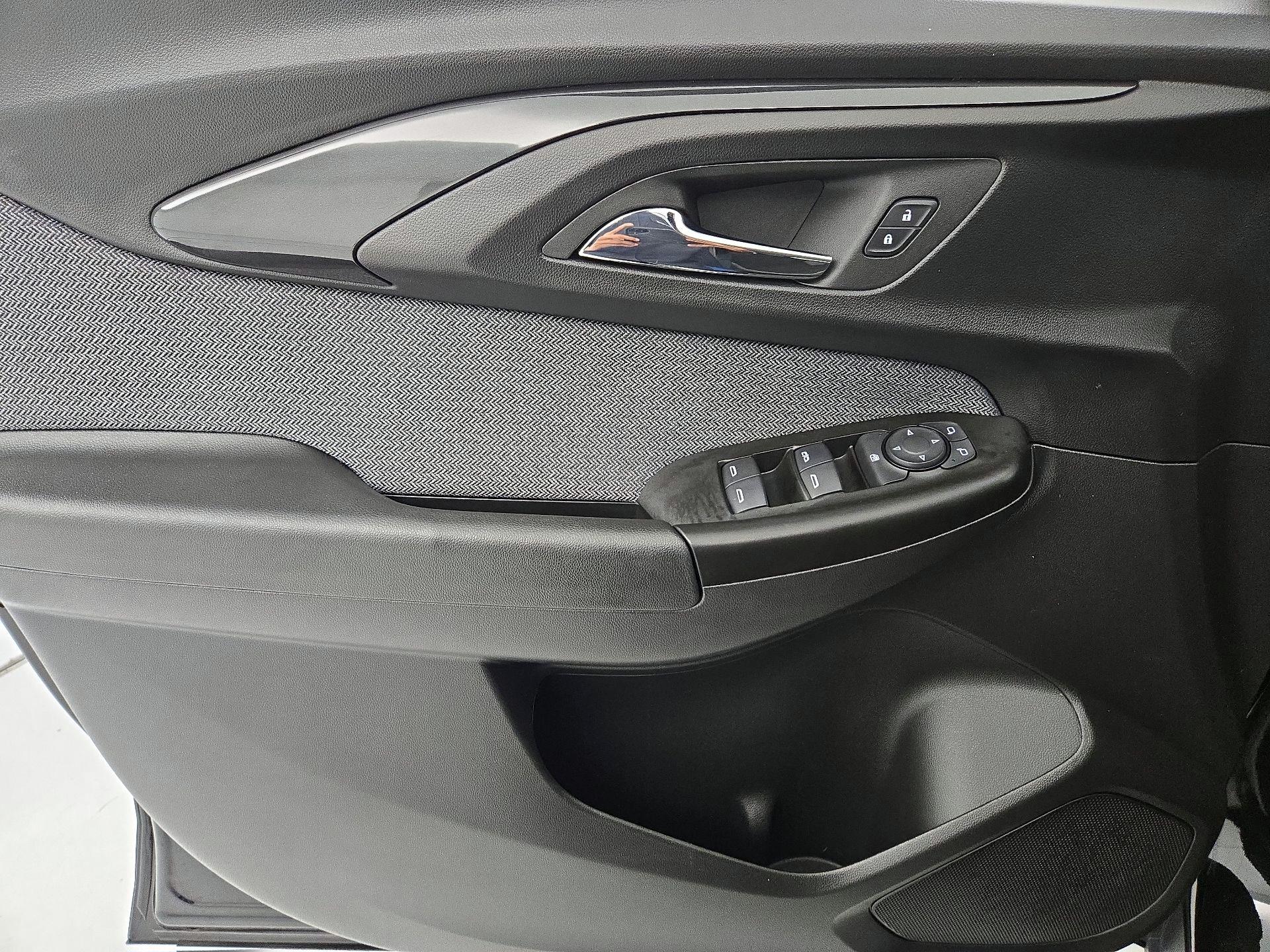 Thumbnail: 2023 Chevrolet TrailBlazer - 12