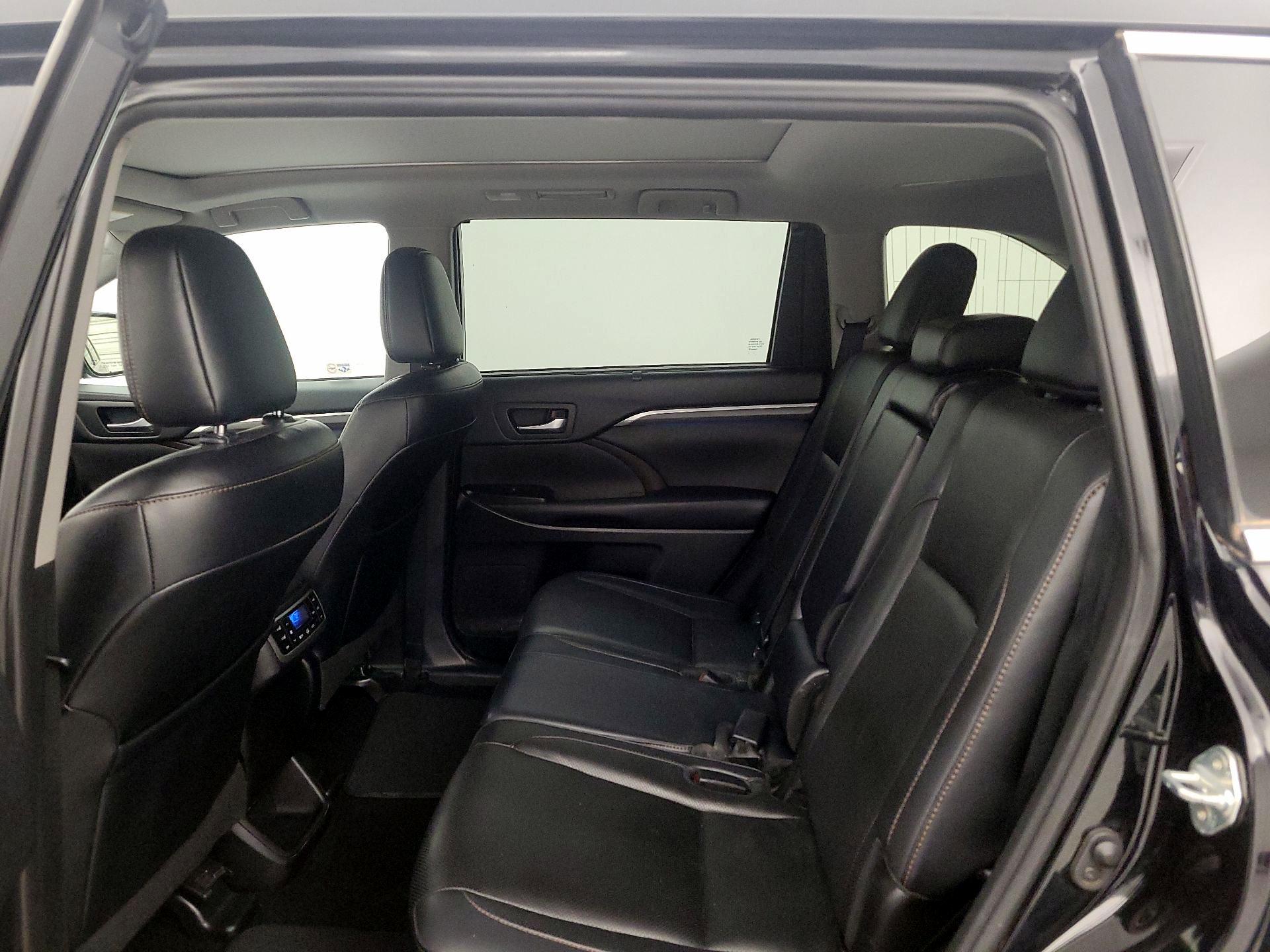 Thumbnail: 2019 Toyota Highlander - 19