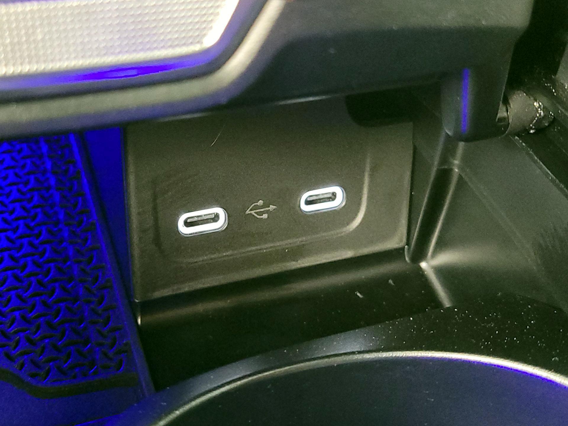 Thumbnail: 2025 Mercedes-Benz C-Class - 18