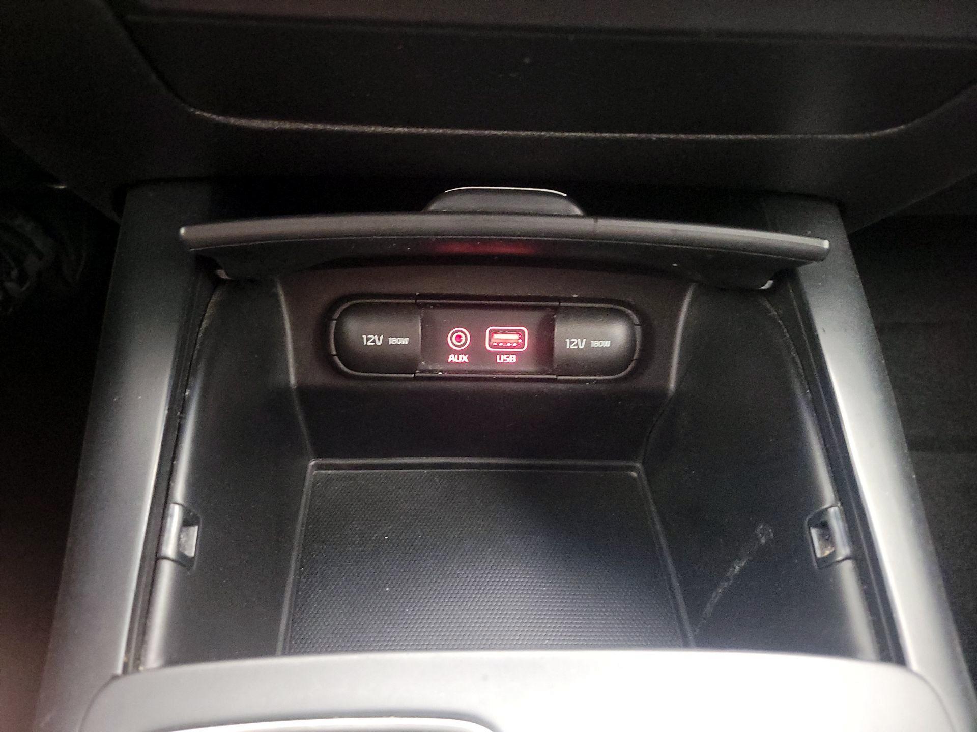 Thumbnail: 2018 Kia Sorento - 18