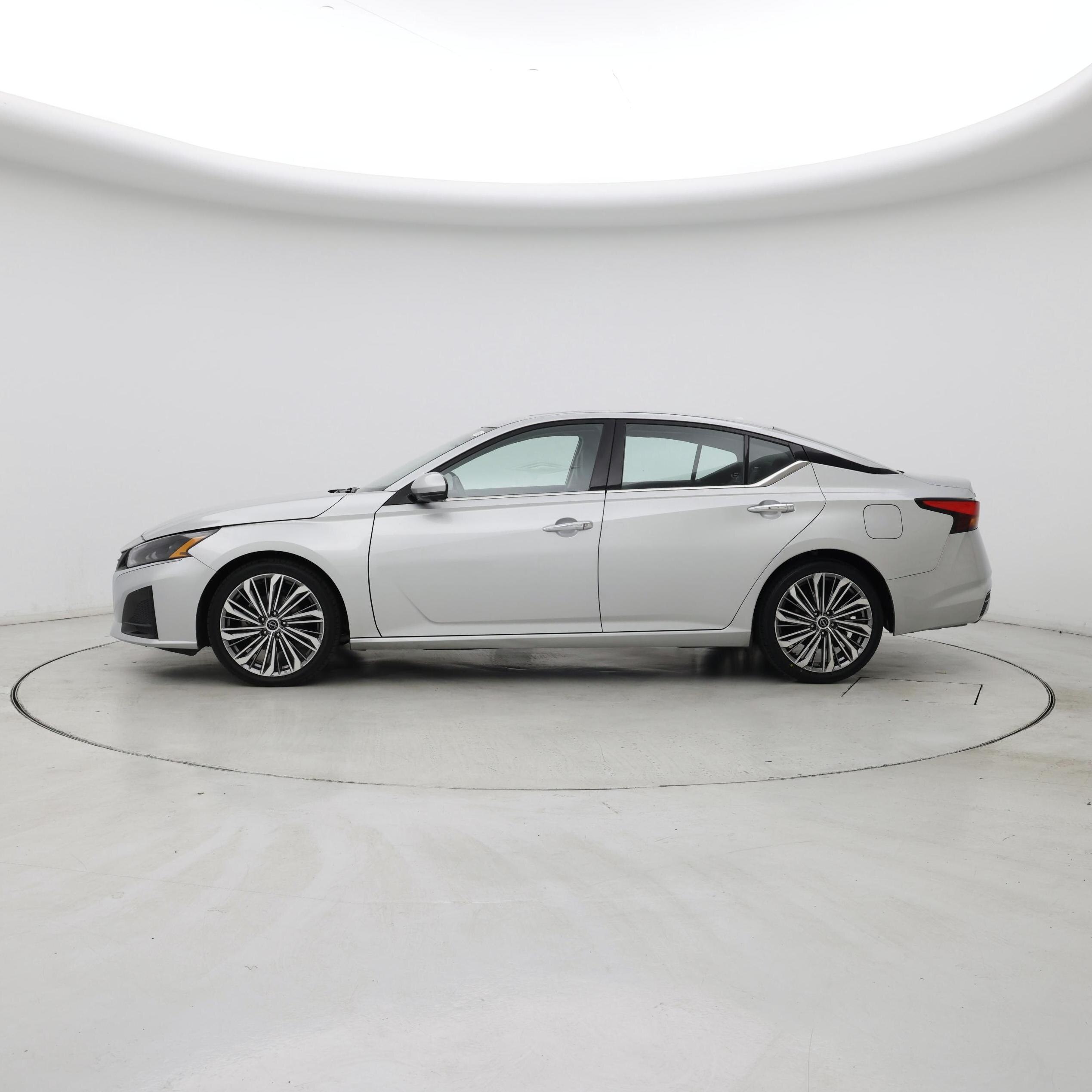 Thumbnail: 2023 Nissan Altima - 3