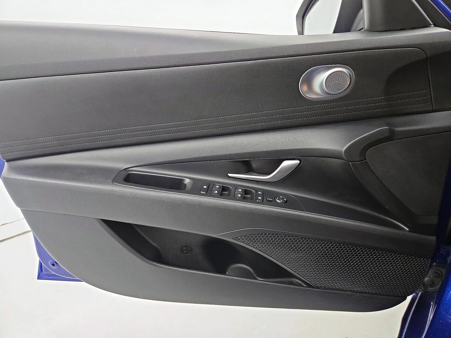 Thumbnail: 2023 Hyundai Elantra - 12