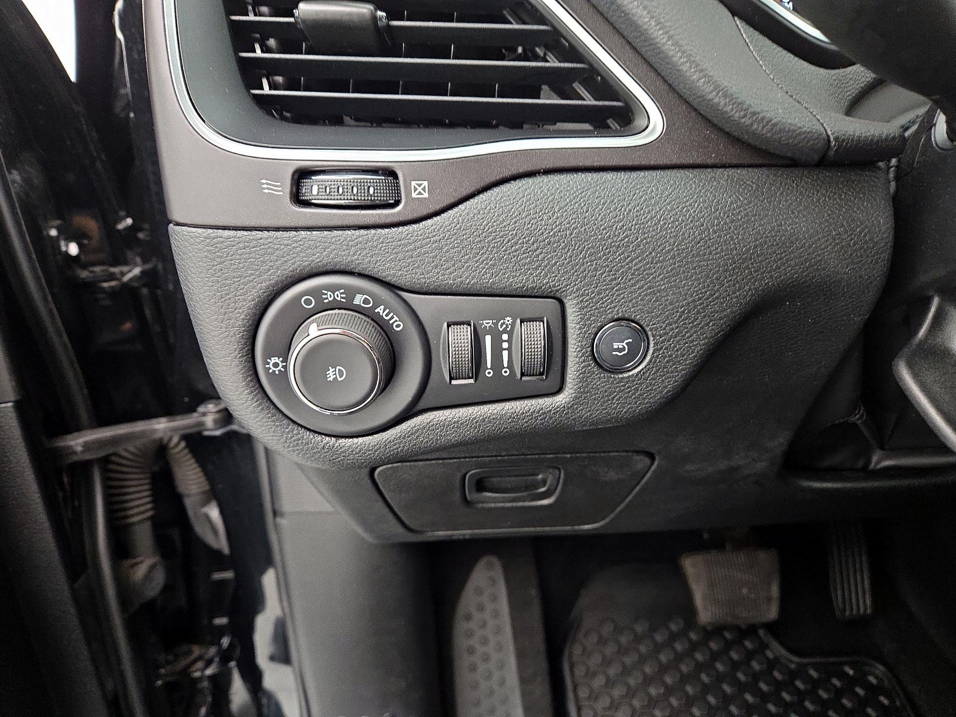 Thumbnail: 2022 Jeep Cherokee - 13