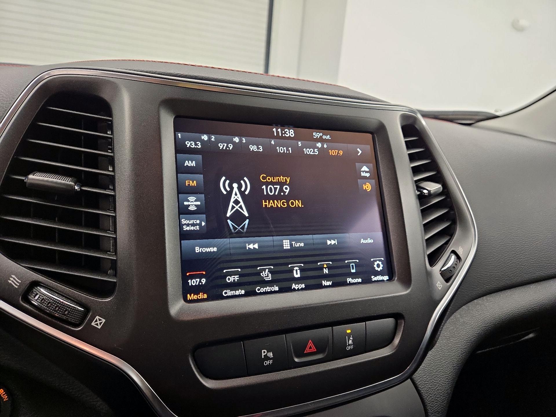 Thumbnail: 2022 Jeep Cherokee - 16