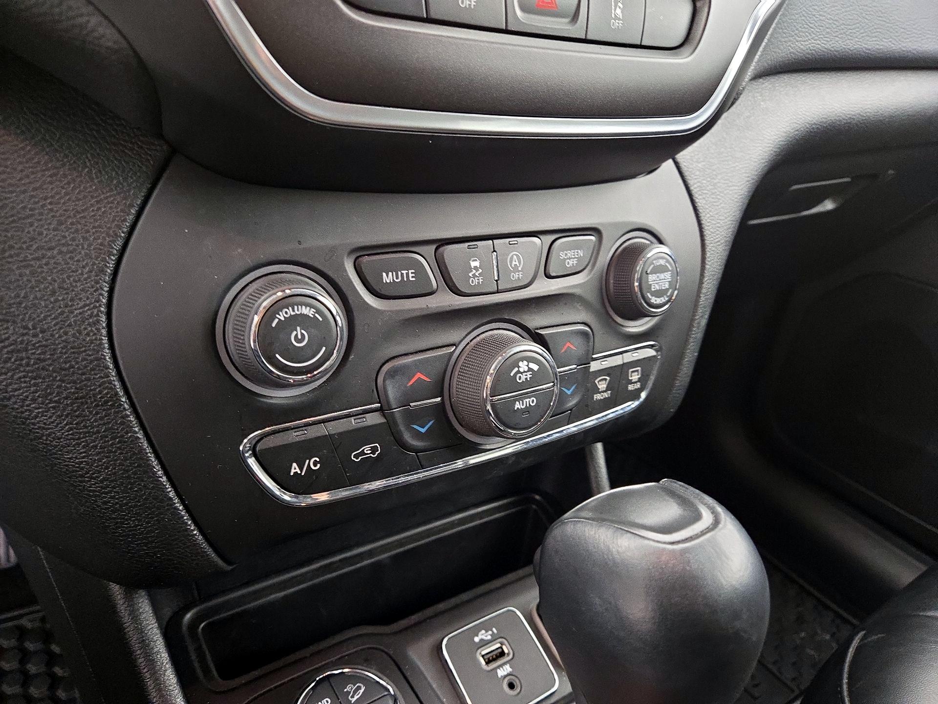 Thumbnail: 2022 Jeep Cherokee - 17