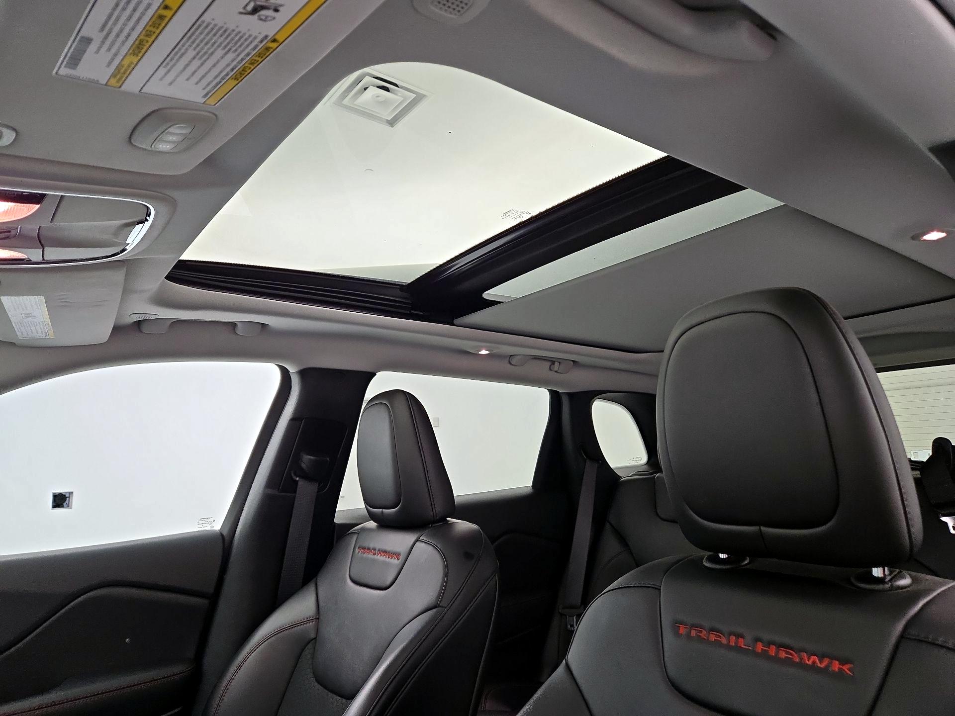 Thumbnail: 2022 Jeep Cherokee - 20