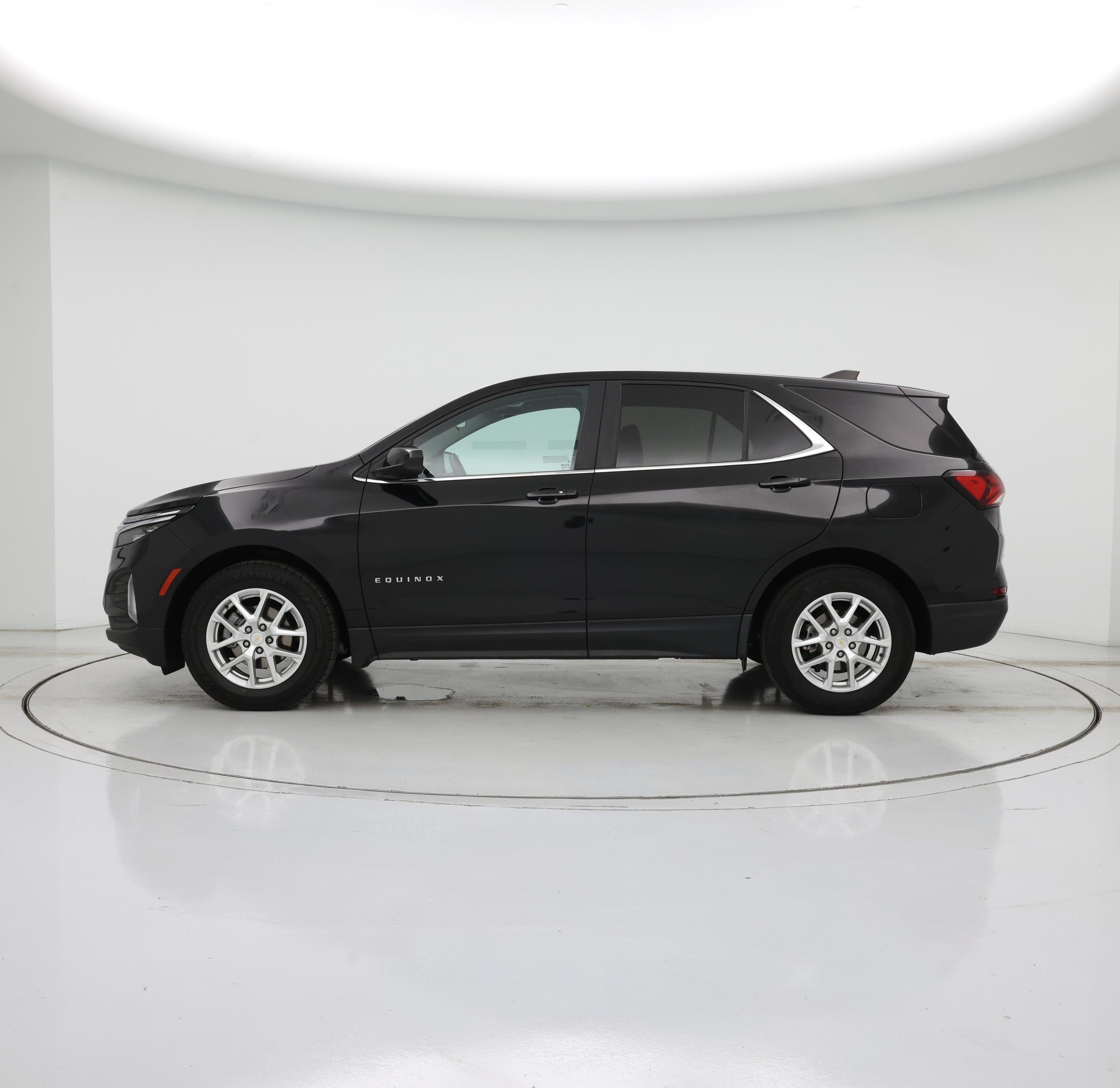 Thumbnail: 2022 Chevrolet Equinox - 3