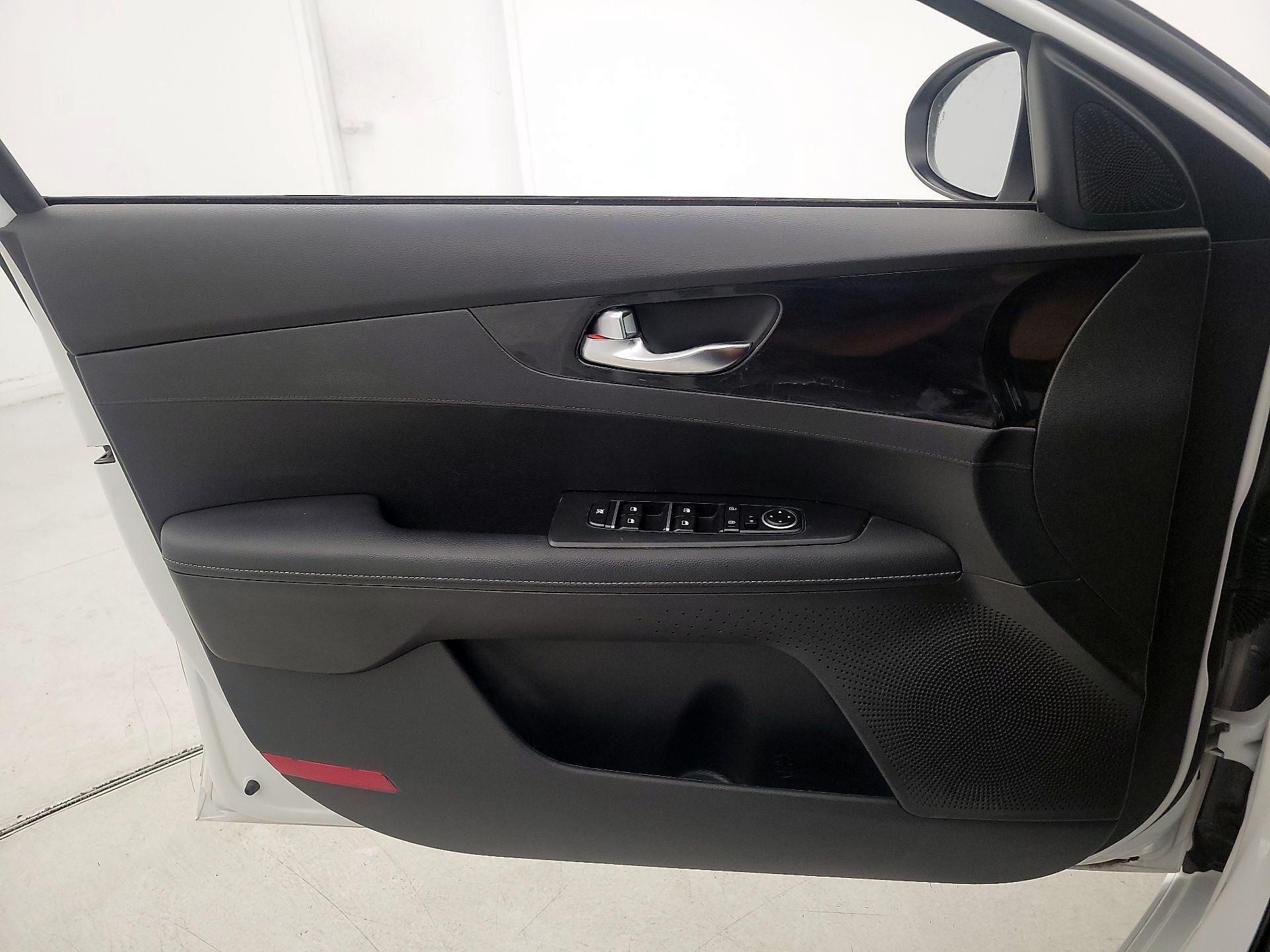 Thumbnail: 2023 Kia Forte - 12