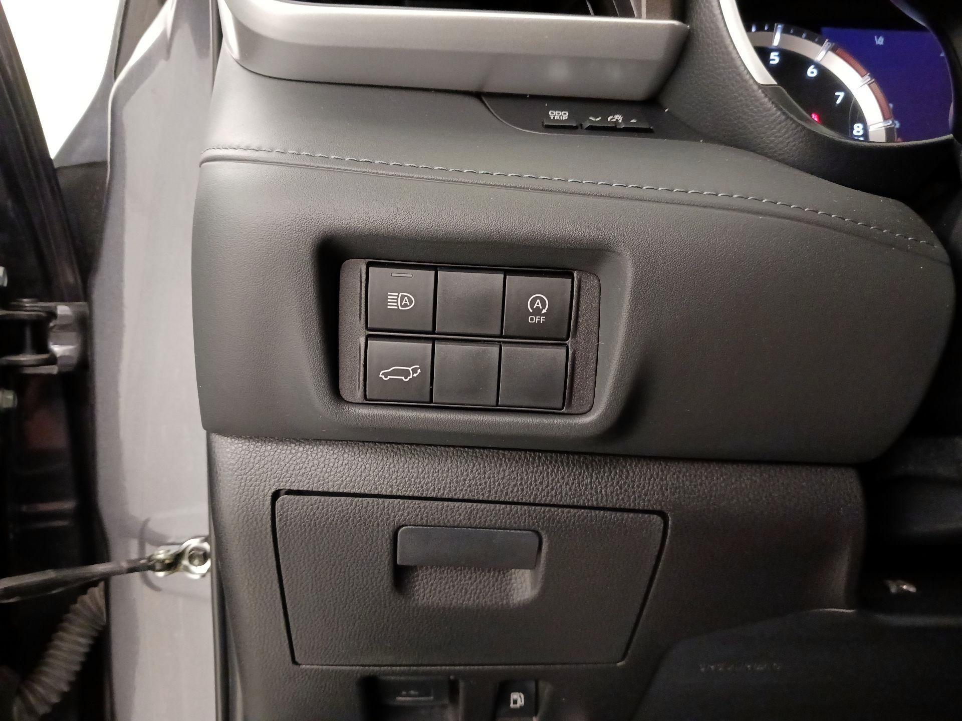 Thumbnail: 2023 Toyota Highlander - 13