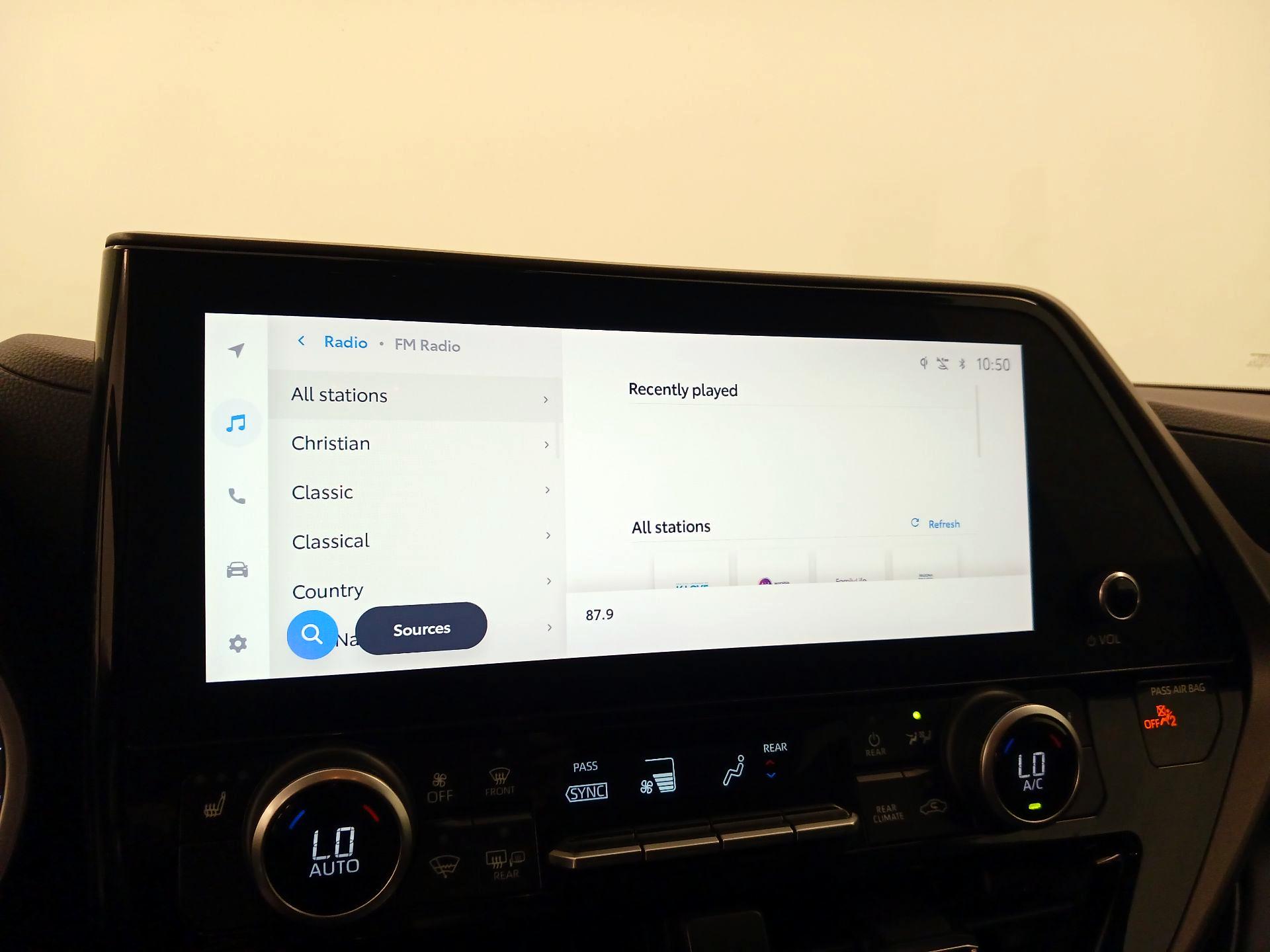 Thumbnail: 2023 Toyota Highlander - 15