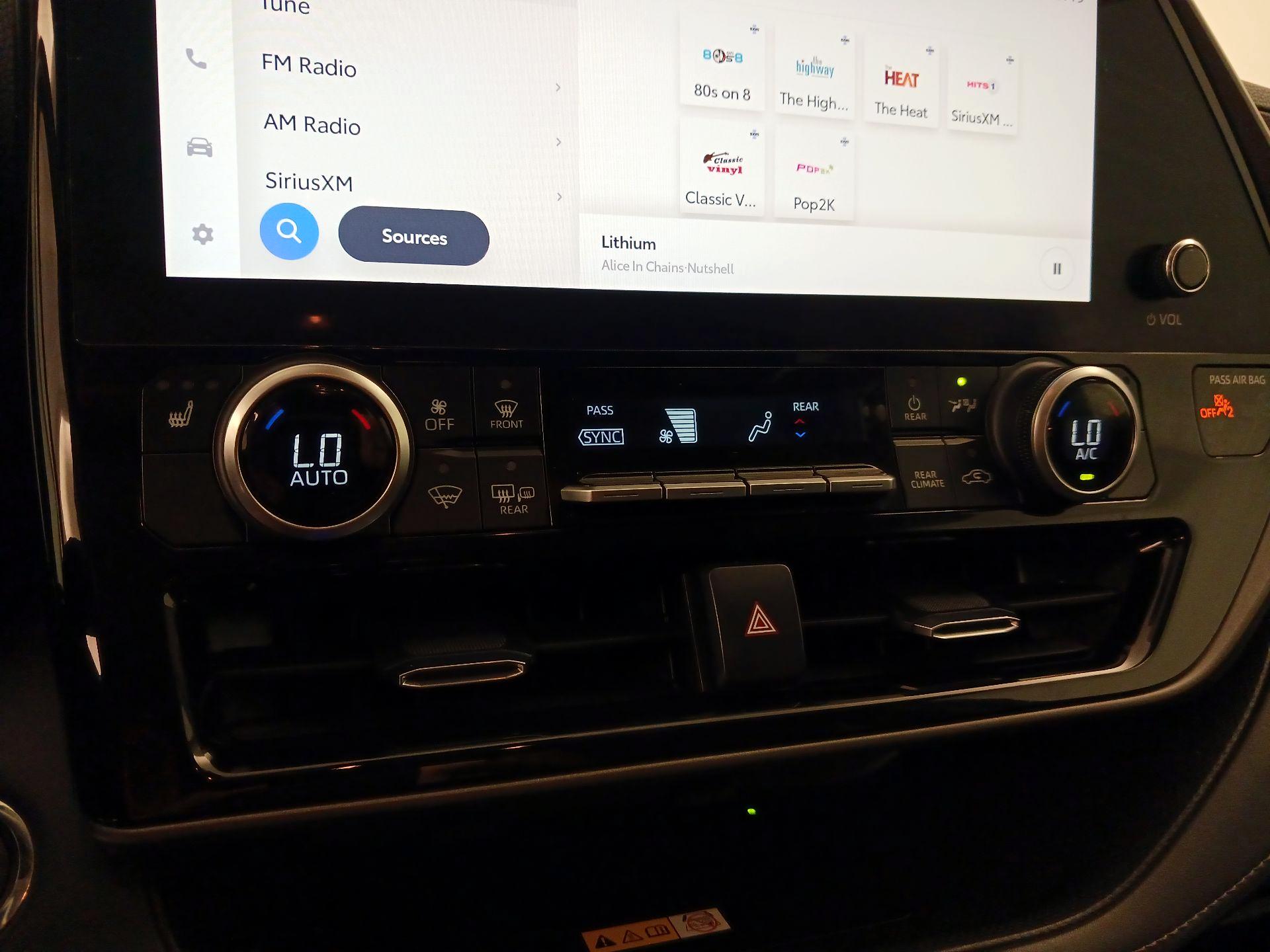 Thumbnail: 2023 Toyota Highlander - 16