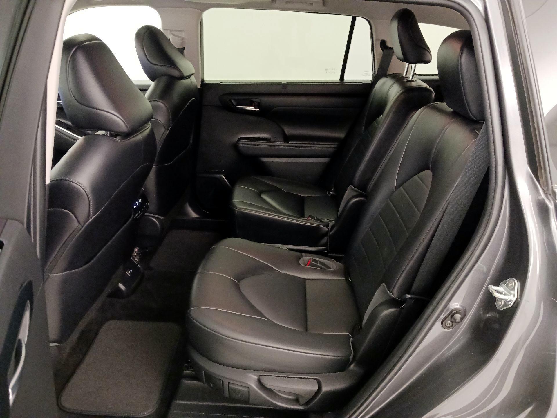 Thumbnail: 2023 Toyota Highlander - 20