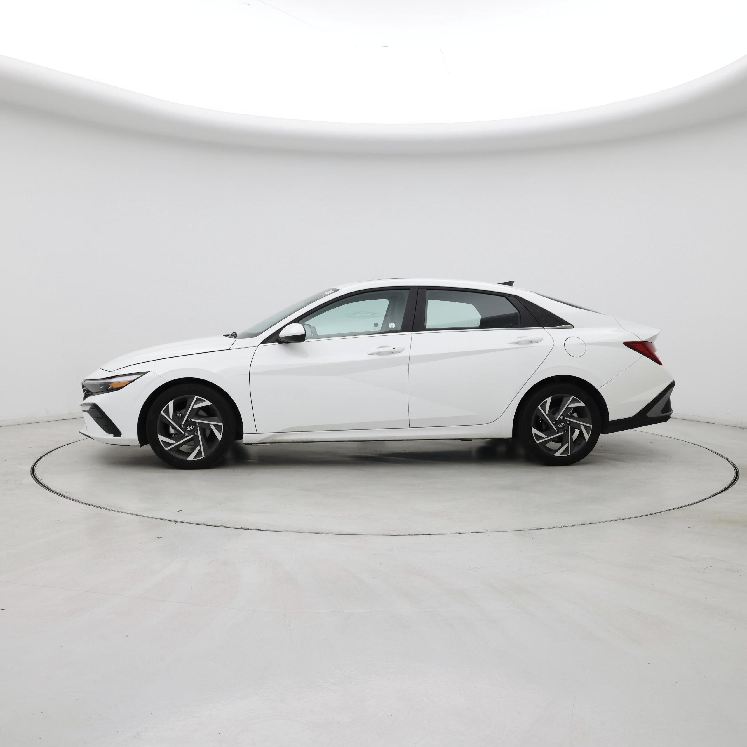 Thumbnail: 2024 Hyundai Elantra - 3