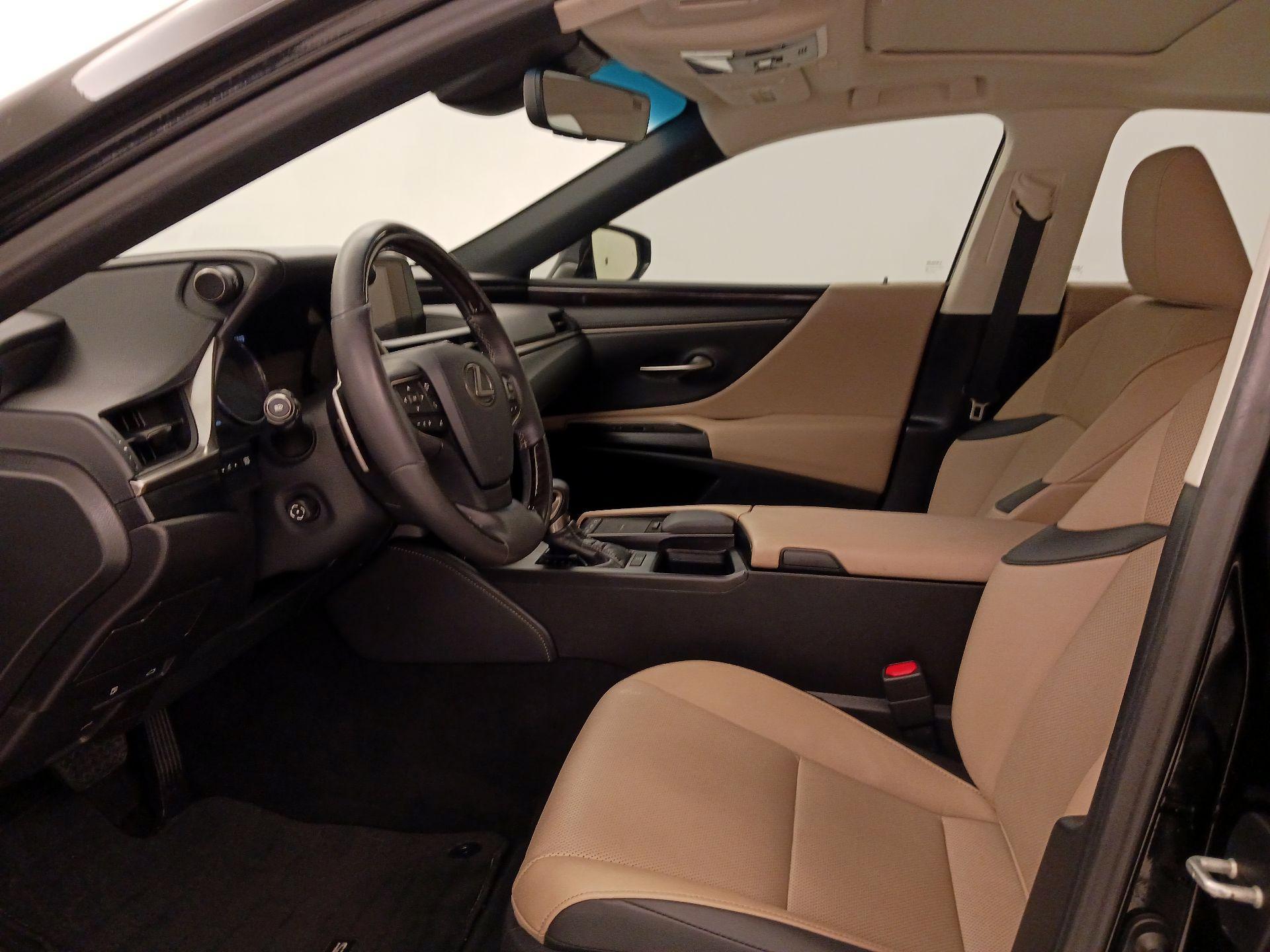 Thumbnail: 2021 Lexus ES - 11