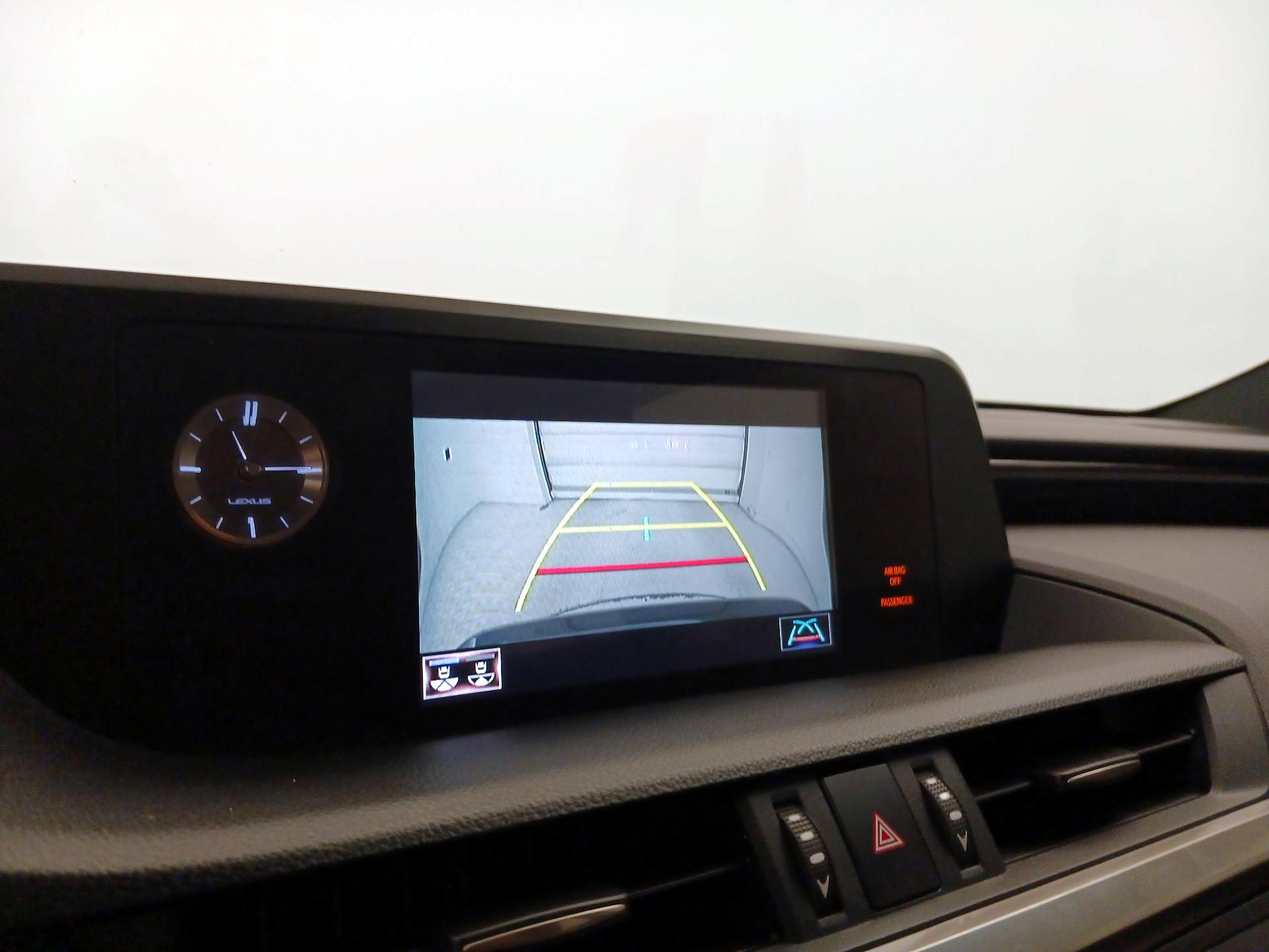 Thumbnail: 2021 Lexus ES - 14