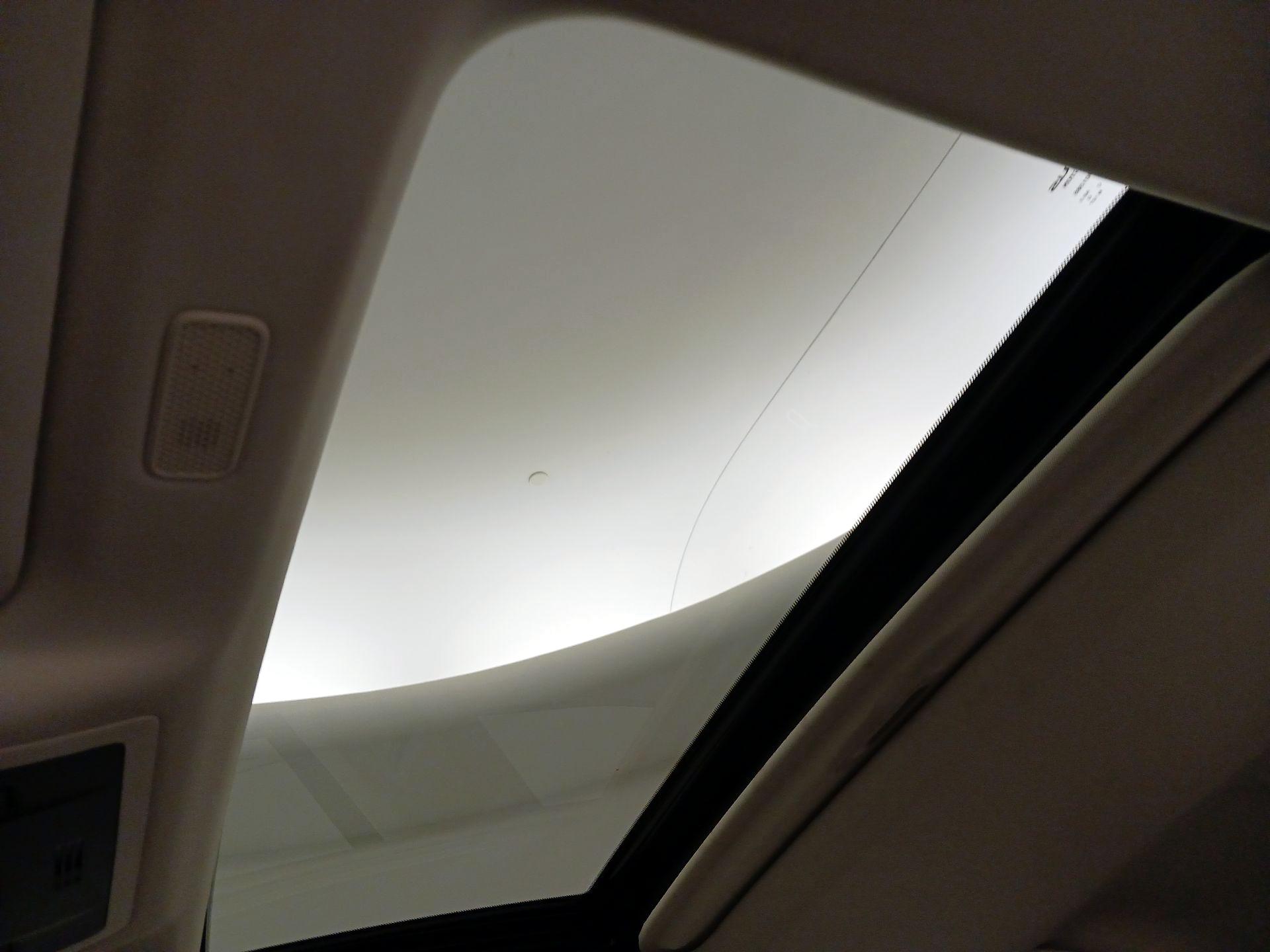 Thumbnail: 2021 Lexus ES - 19