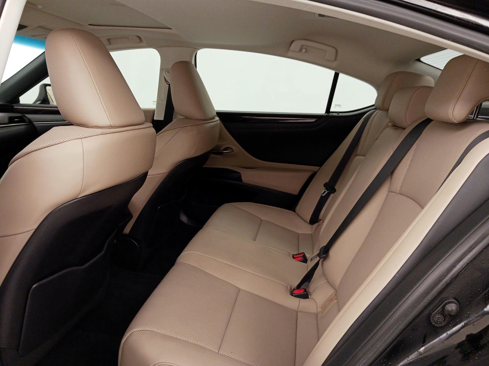 Thumbnail: 2021 Lexus ES - 20