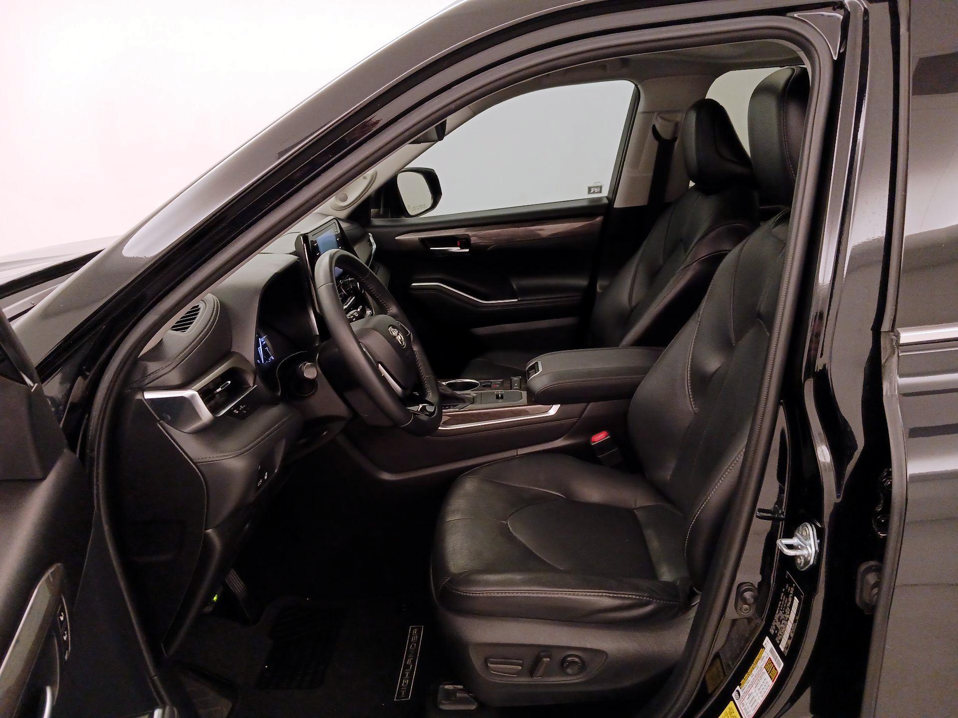 Thumbnail: 2021 Toyota Highlander - 11