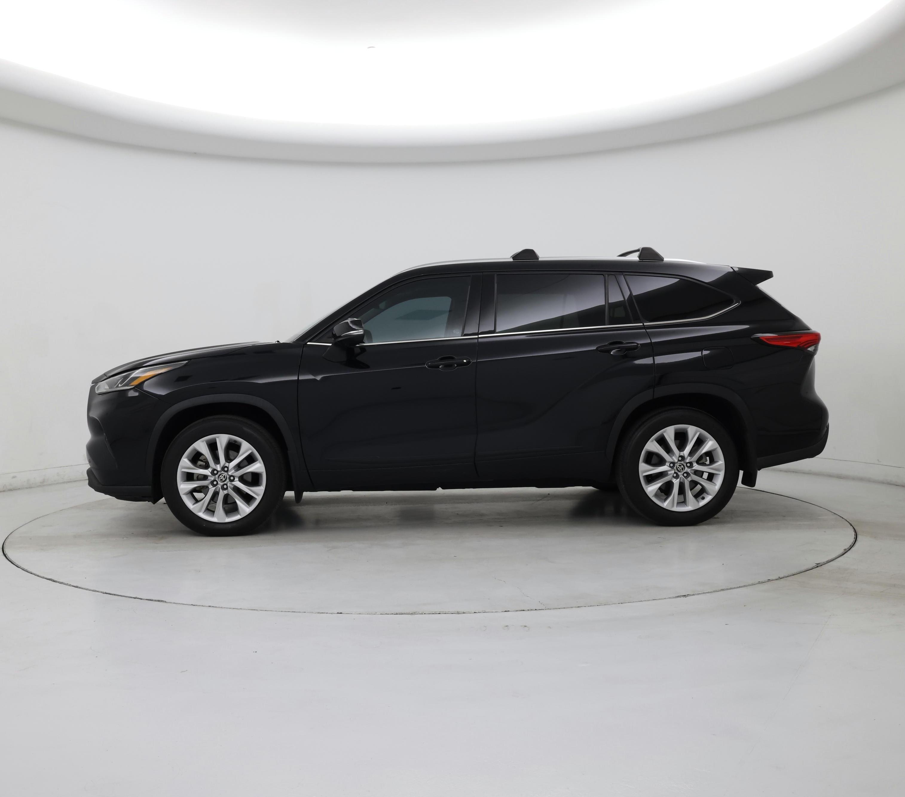 Thumbnail: 2021 Toyota Highlander - 3