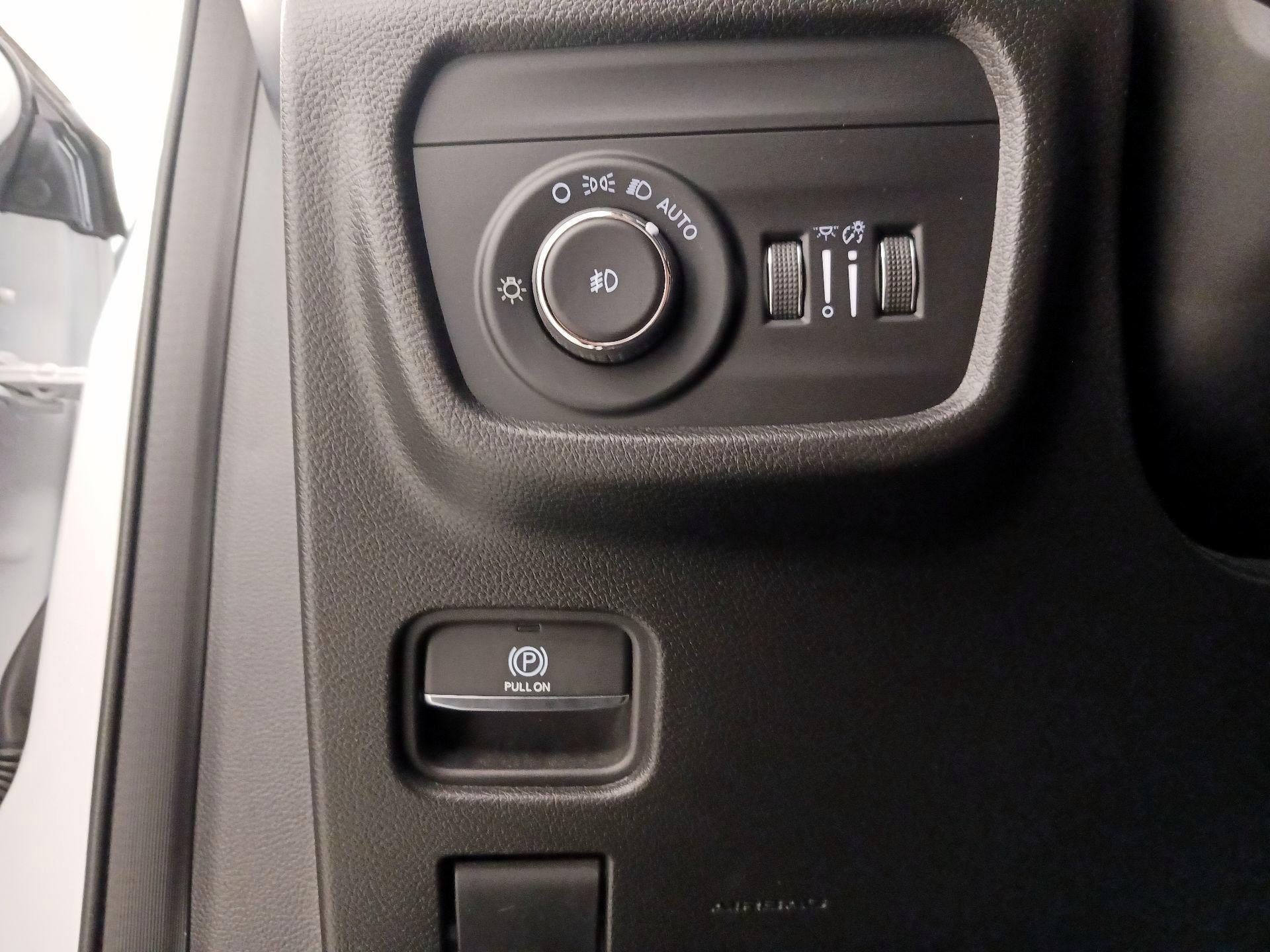 Thumbnail: 2022 Jeep Grand Cherokee - 13