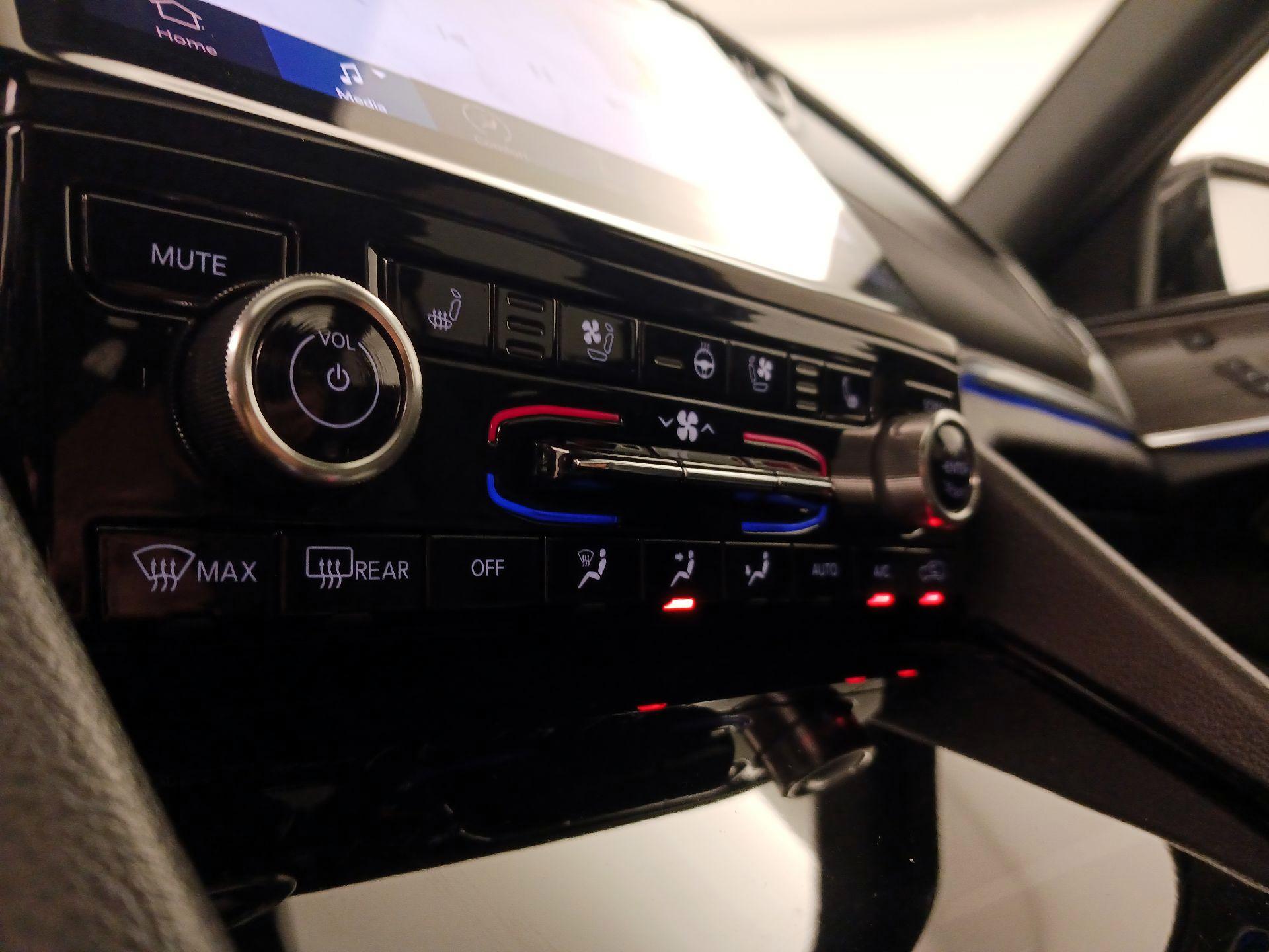 Thumbnail: 2022 Jeep Grand Cherokee - 16