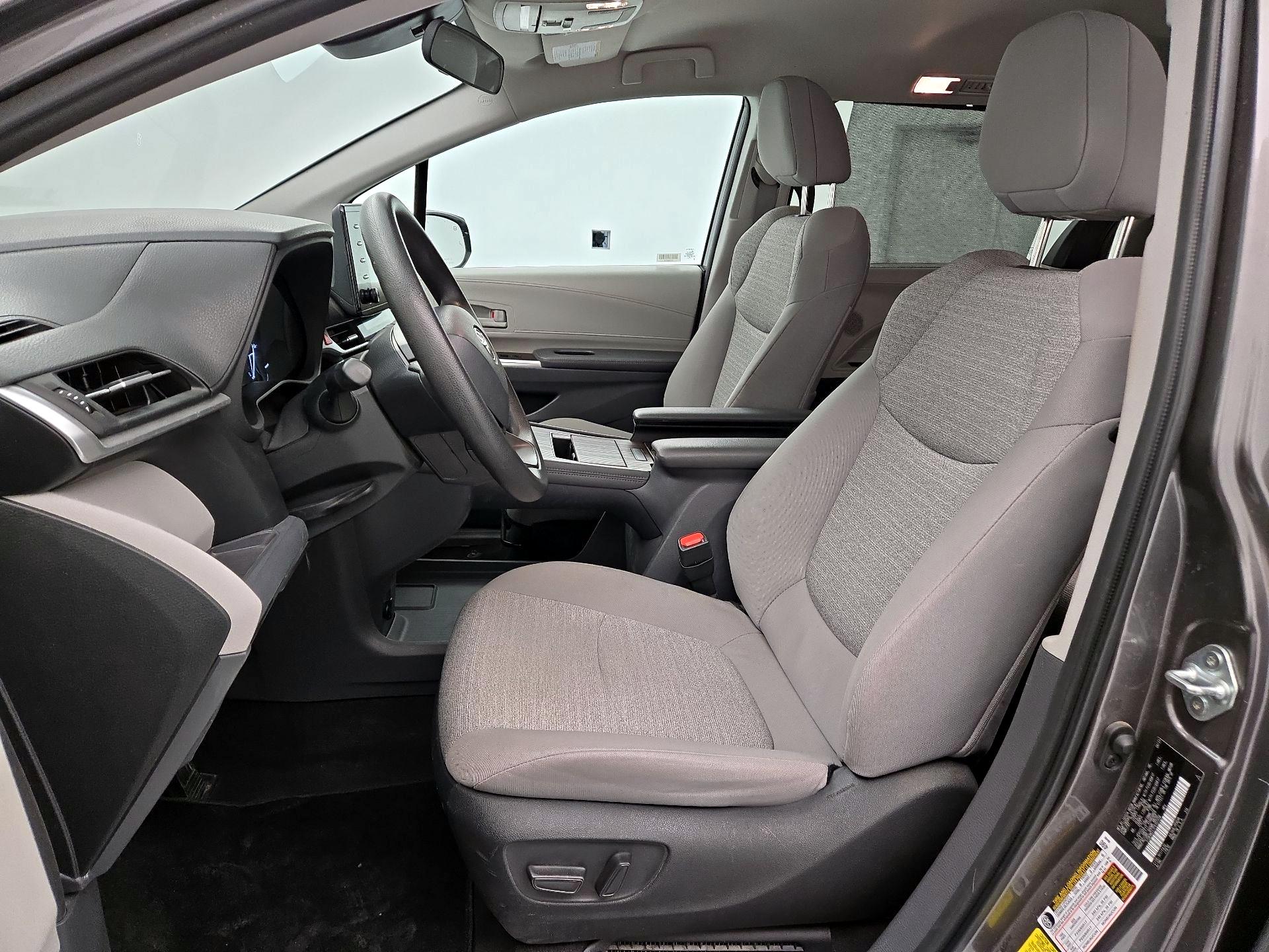 Thumbnail: 2023 Toyota Sienna - 11