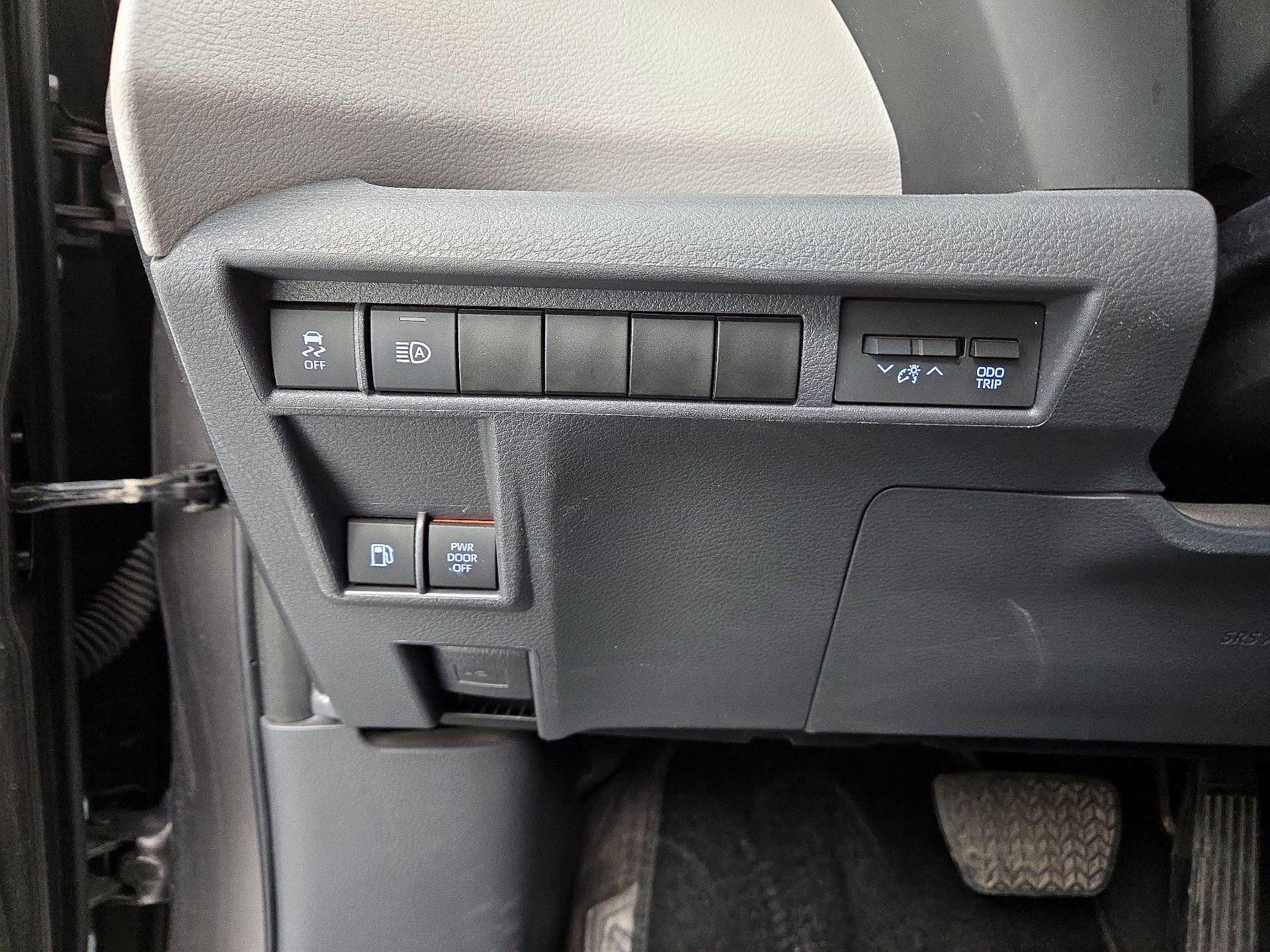 Thumbnail: 2023 Toyota Sienna - 13