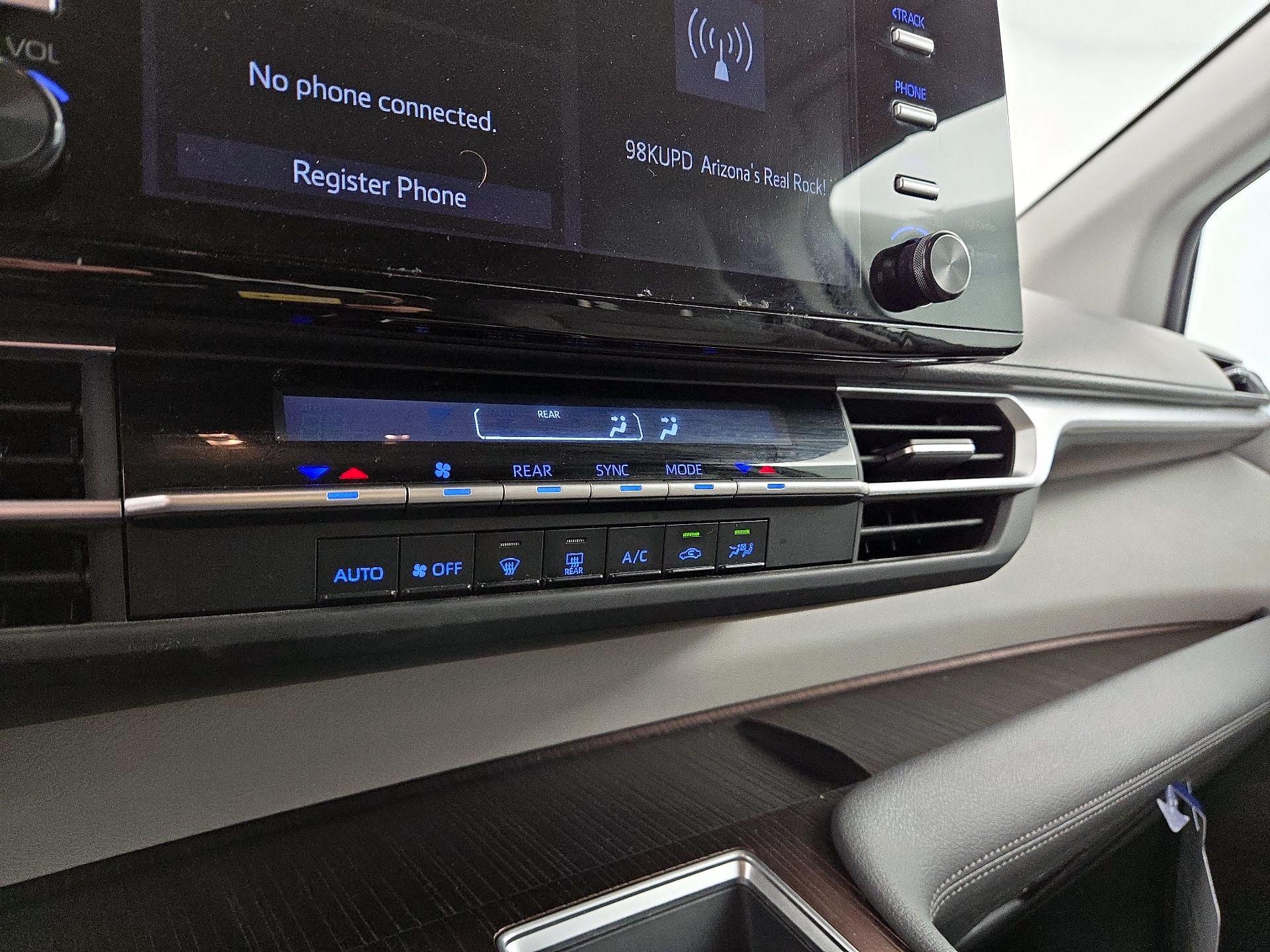 Thumbnail: 2023 Toyota Sienna - 16