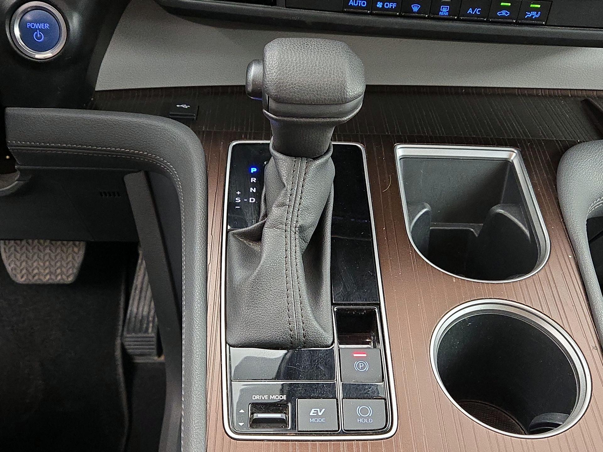 Thumbnail: 2023 Toyota Sienna - 17