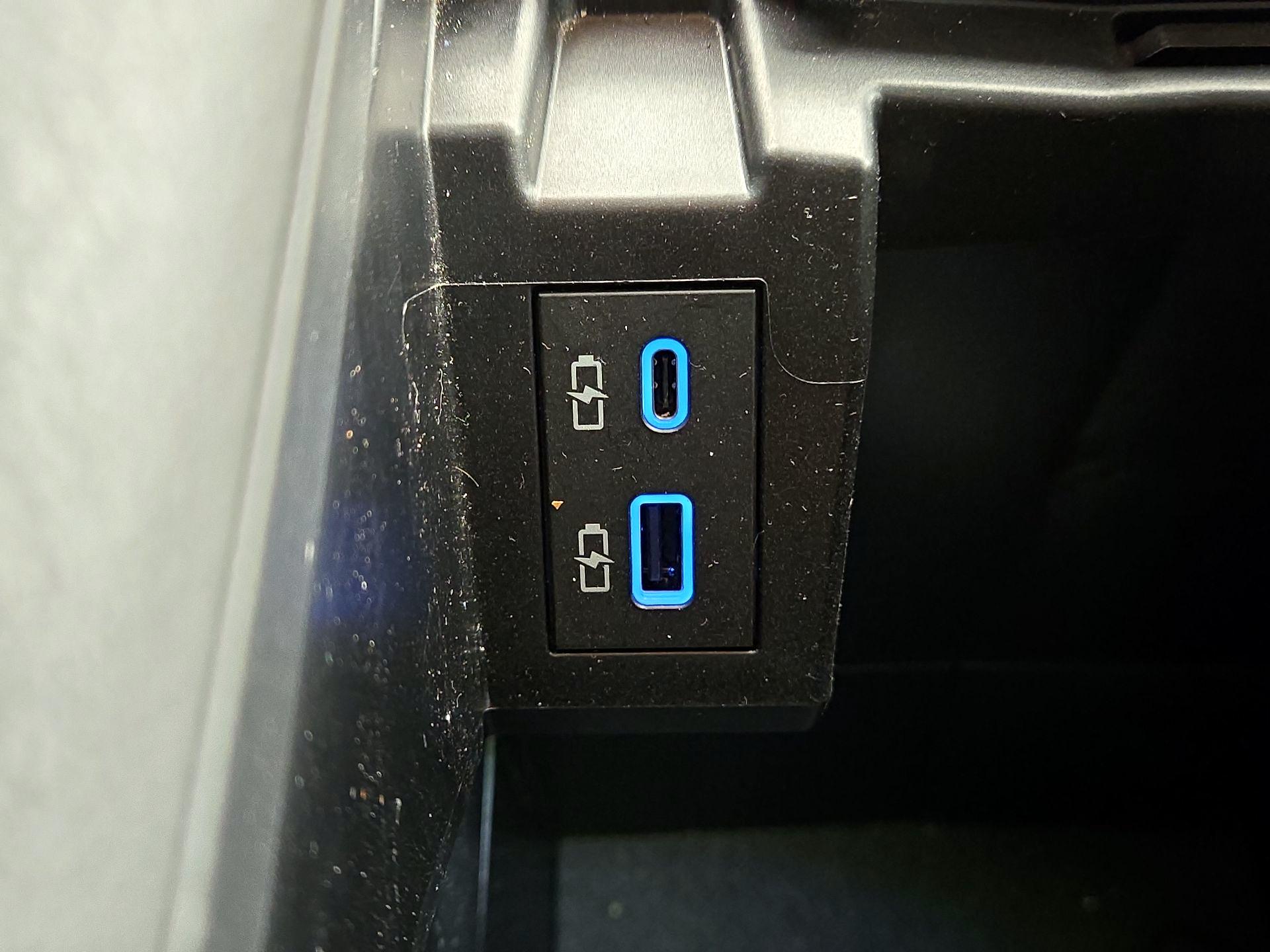 Thumbnail: 2023 Toyota Sienna - 18