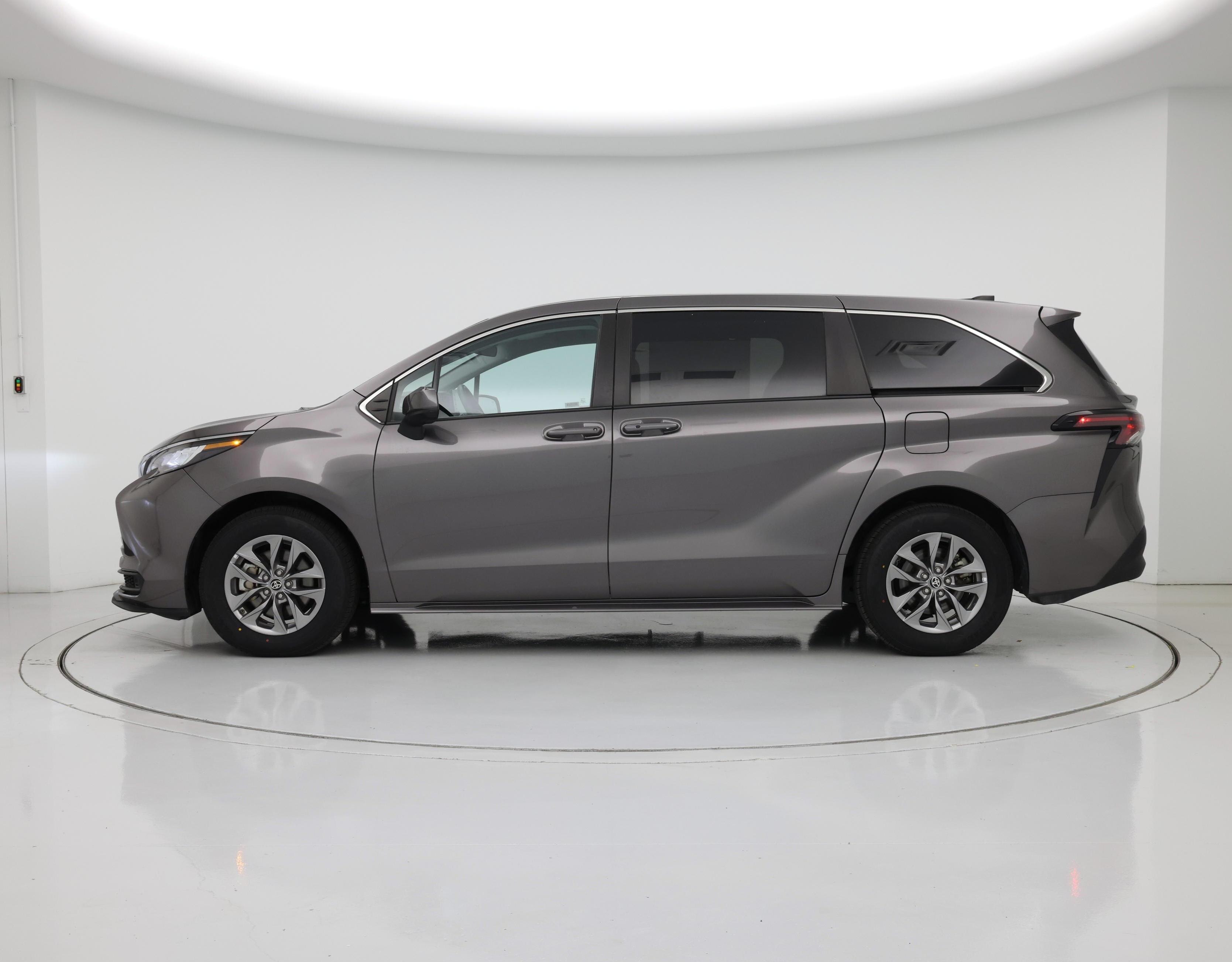 Thumbnail: 2023 Toyota Sienna - 3