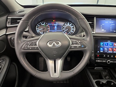Steering Wheel & Instrument Cluster (On)