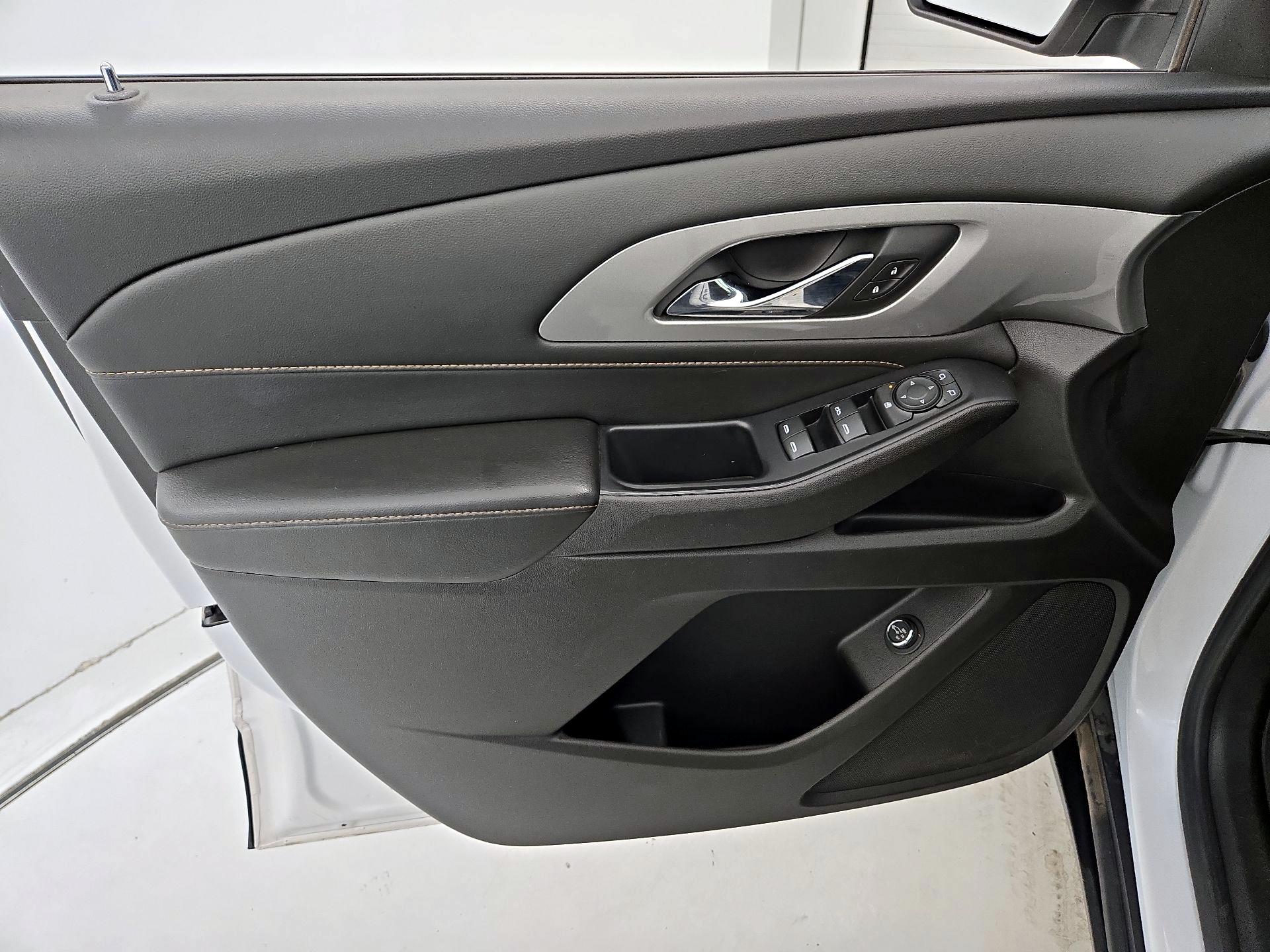 Thumbnail: 2021 Chevrolet Traverse - 12