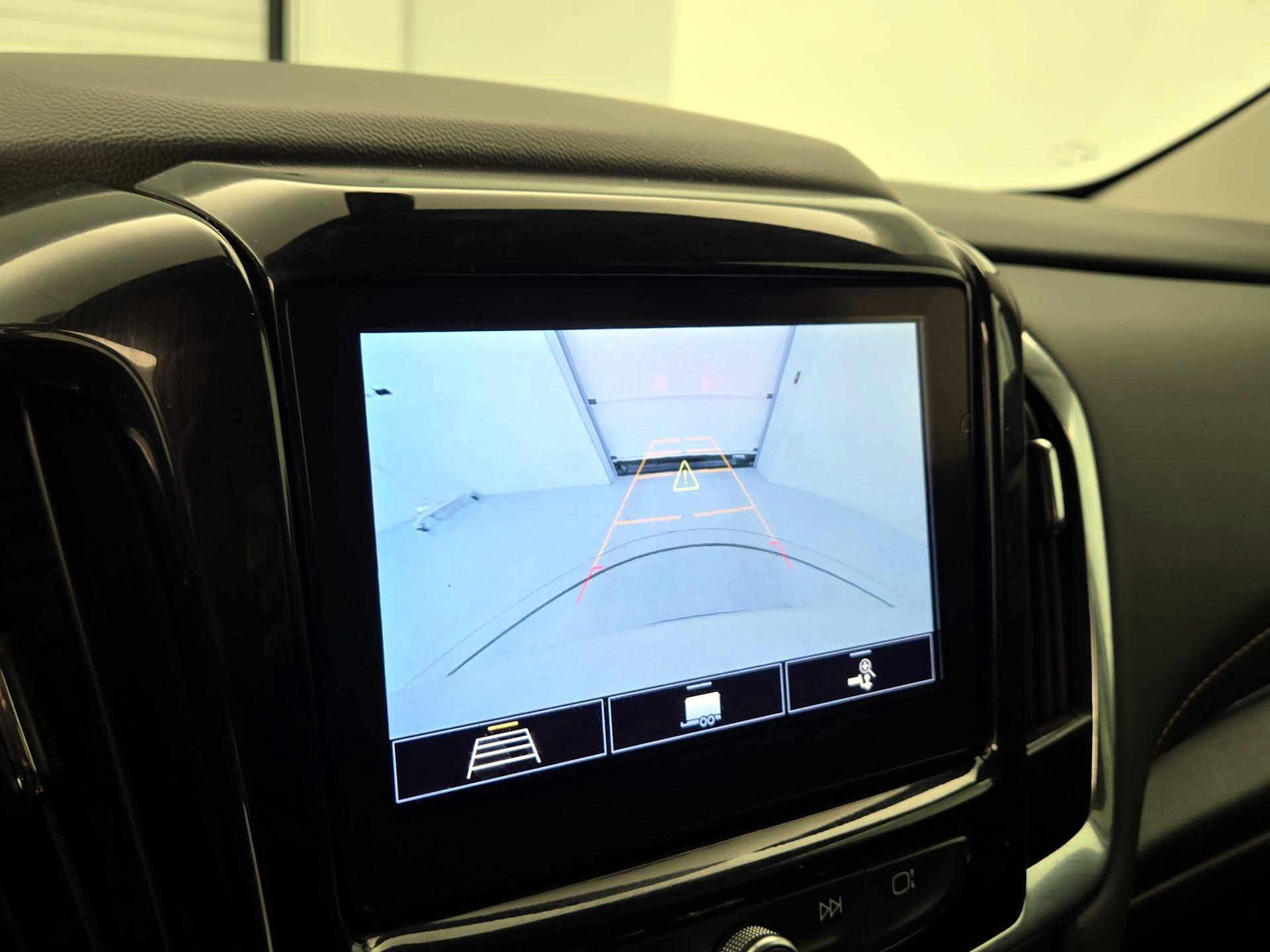 Thumbnail: 2021 Chevrolet Traverse - 14