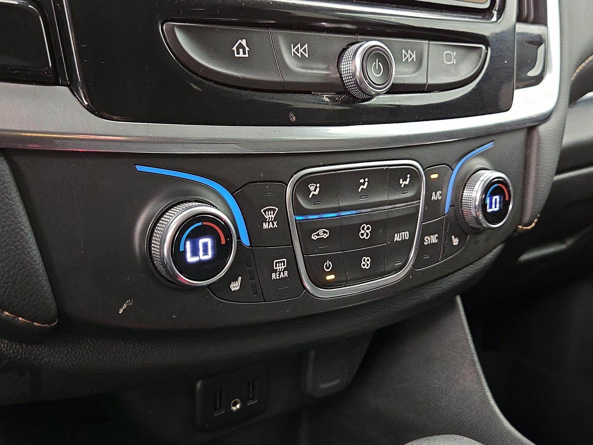 Thumbnail: 2021 Chevrolet Traverse - 16