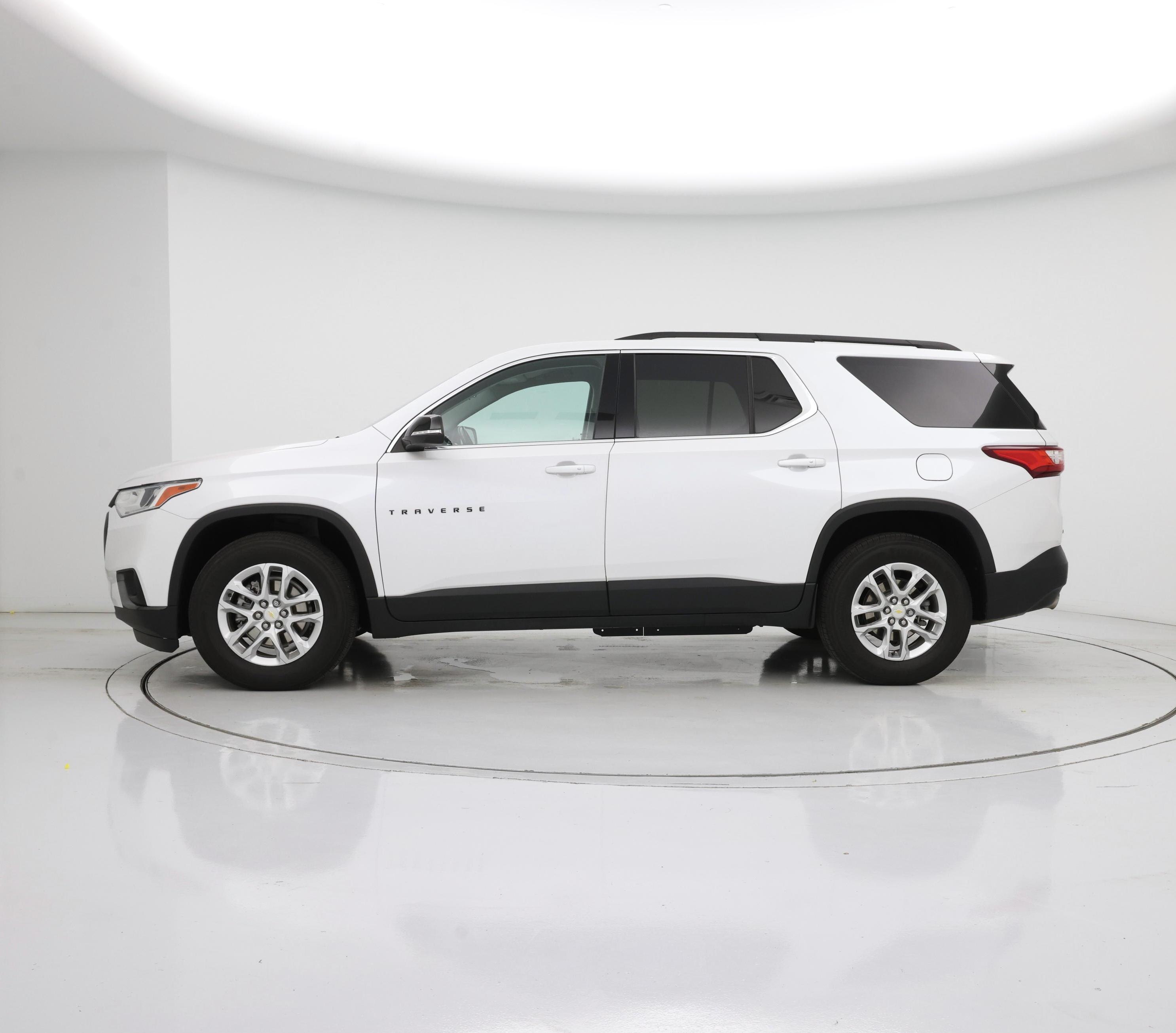 Thumbnail: 2021 Chevrolet Traverse - 3