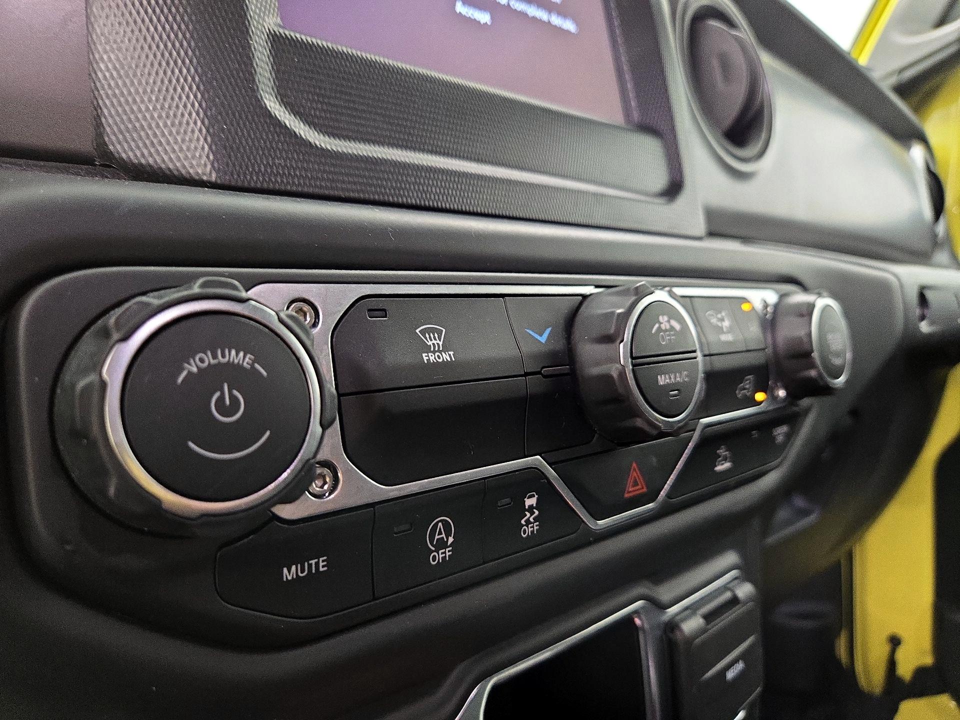 Thumbnail: 2022 Jeep Wrangler - 16