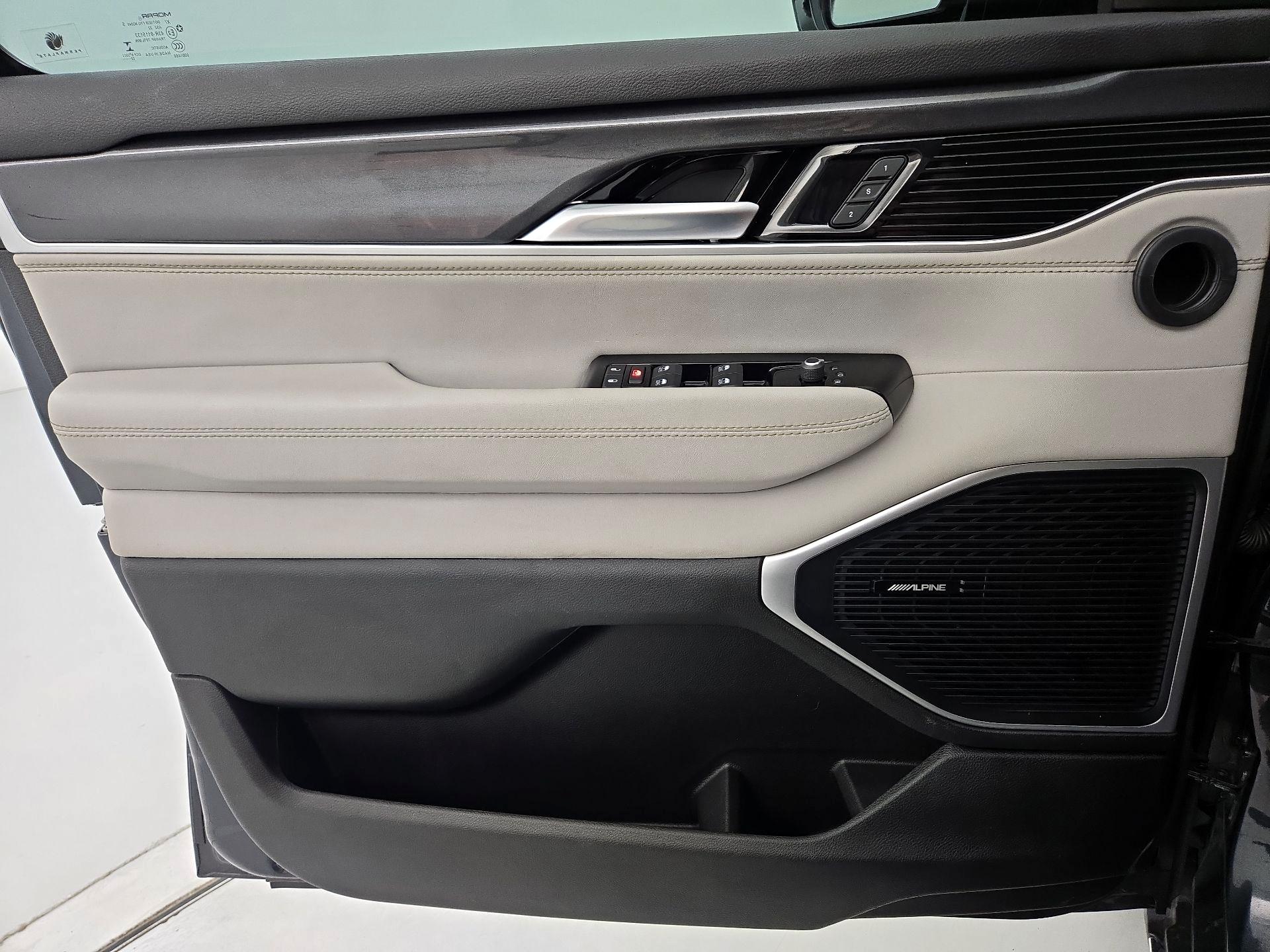 Thumbnail: 2022 Jeep Wagoneer - 12